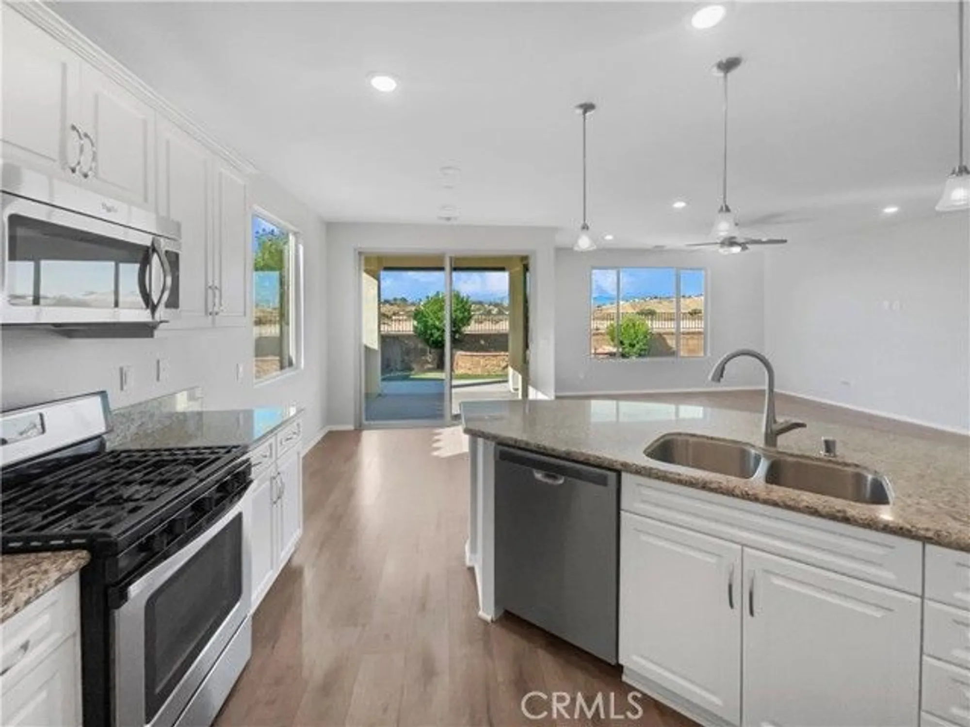 Property Slideshow image 5 of 18 | 11444 river run st, Apple Valley, CA, 92308