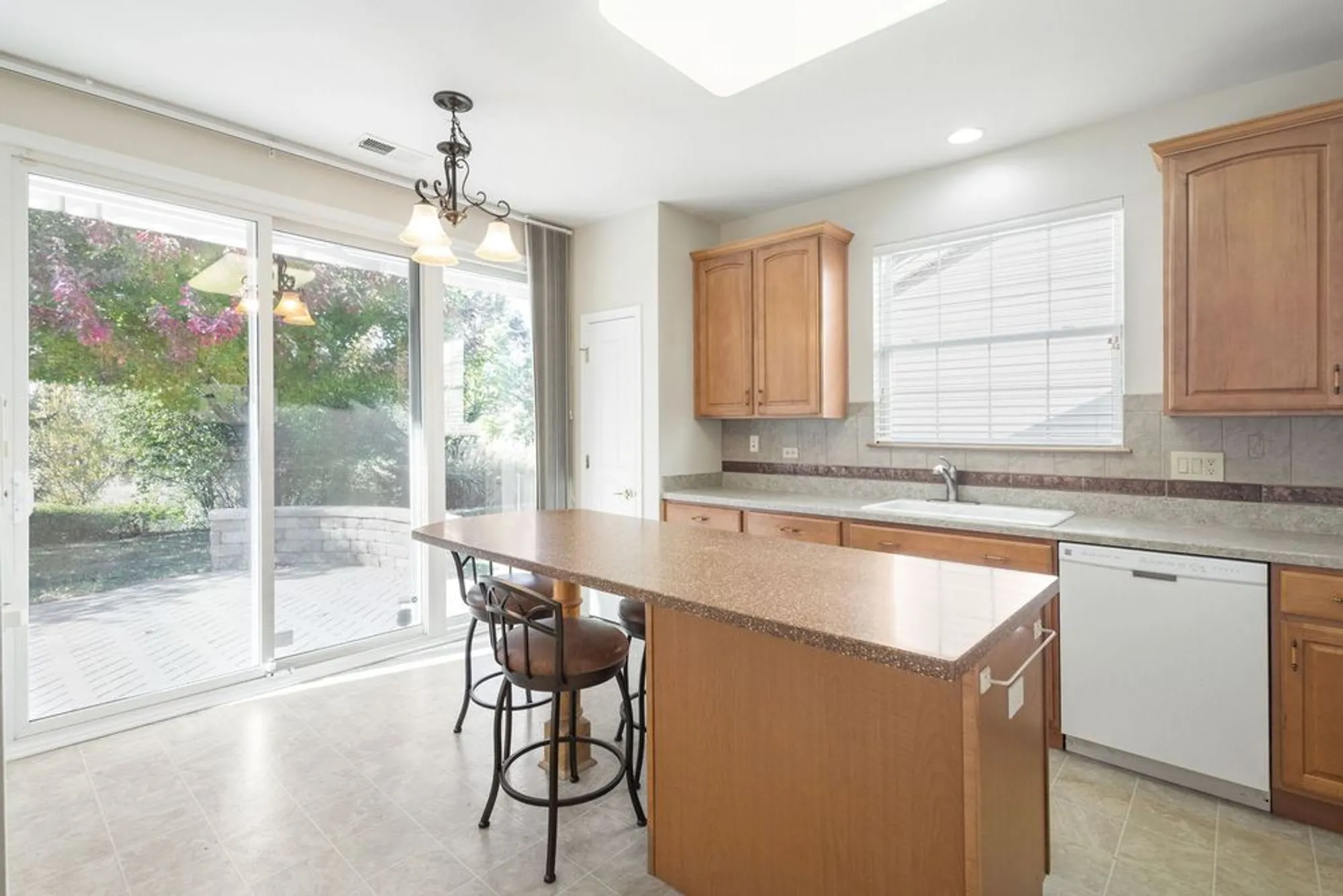Property Slideshow image 5 of 26 | 2573 venetian ln, Elgin, IL, 60124