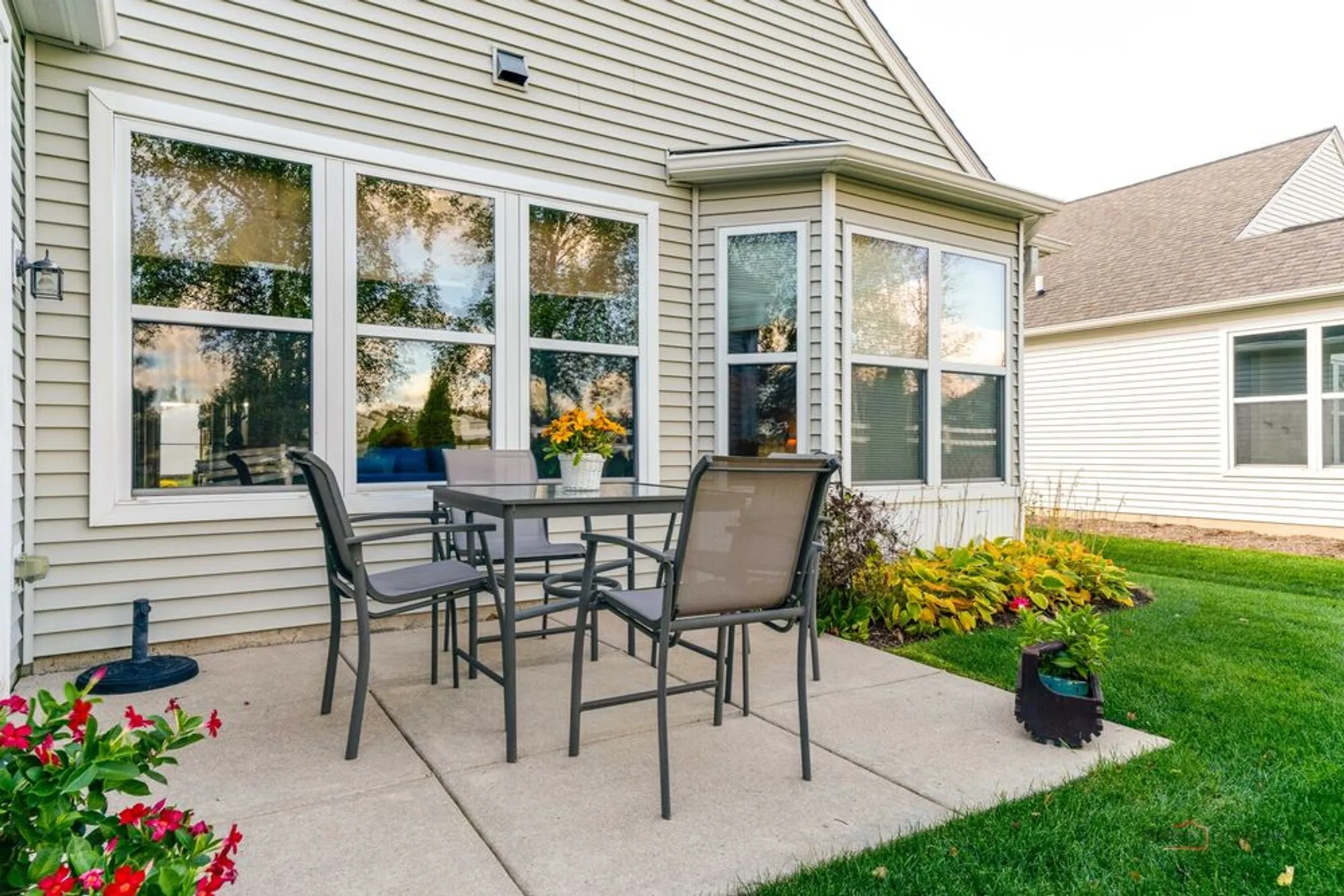 Property Slideshow image 29 of 34 | 3174 comstock ct, Mundelein, IL, 60060