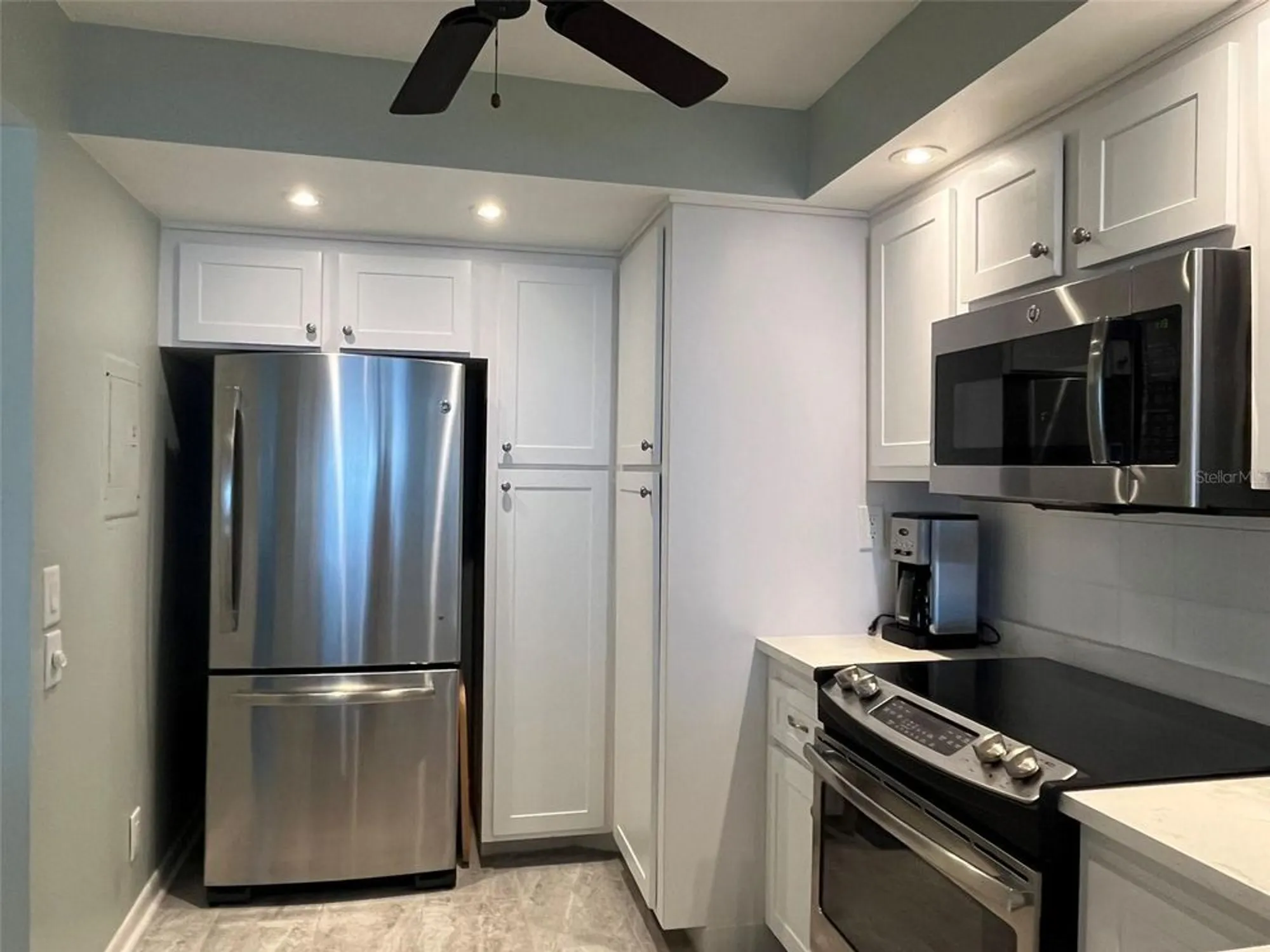 Property Slideshow image 8 of 32 | 6218 palma del mar blvd s apt 303, St Petersburg, FL, 33715