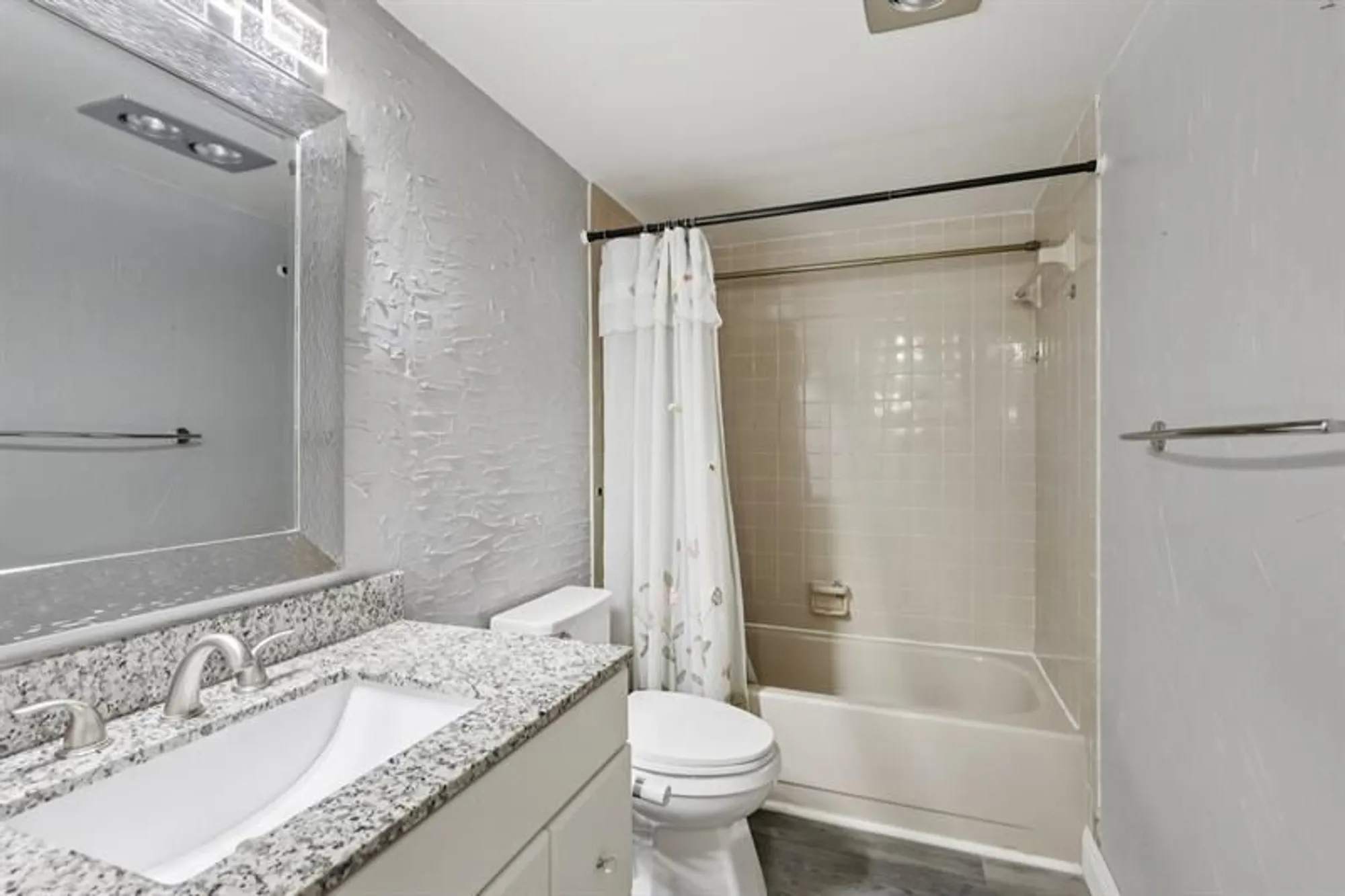 Property Slideshow image 16 of 39 | 1024 se 4th ave 204, Dania Beach, FL, 33004