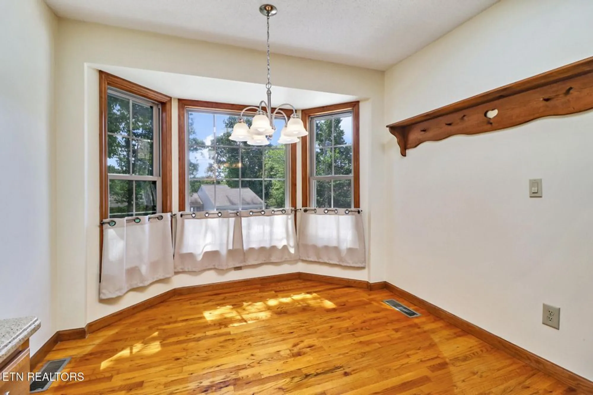 Property Slideshow image 20 of 51 | 143 sugarbush cir, Crossville, TN, 38558