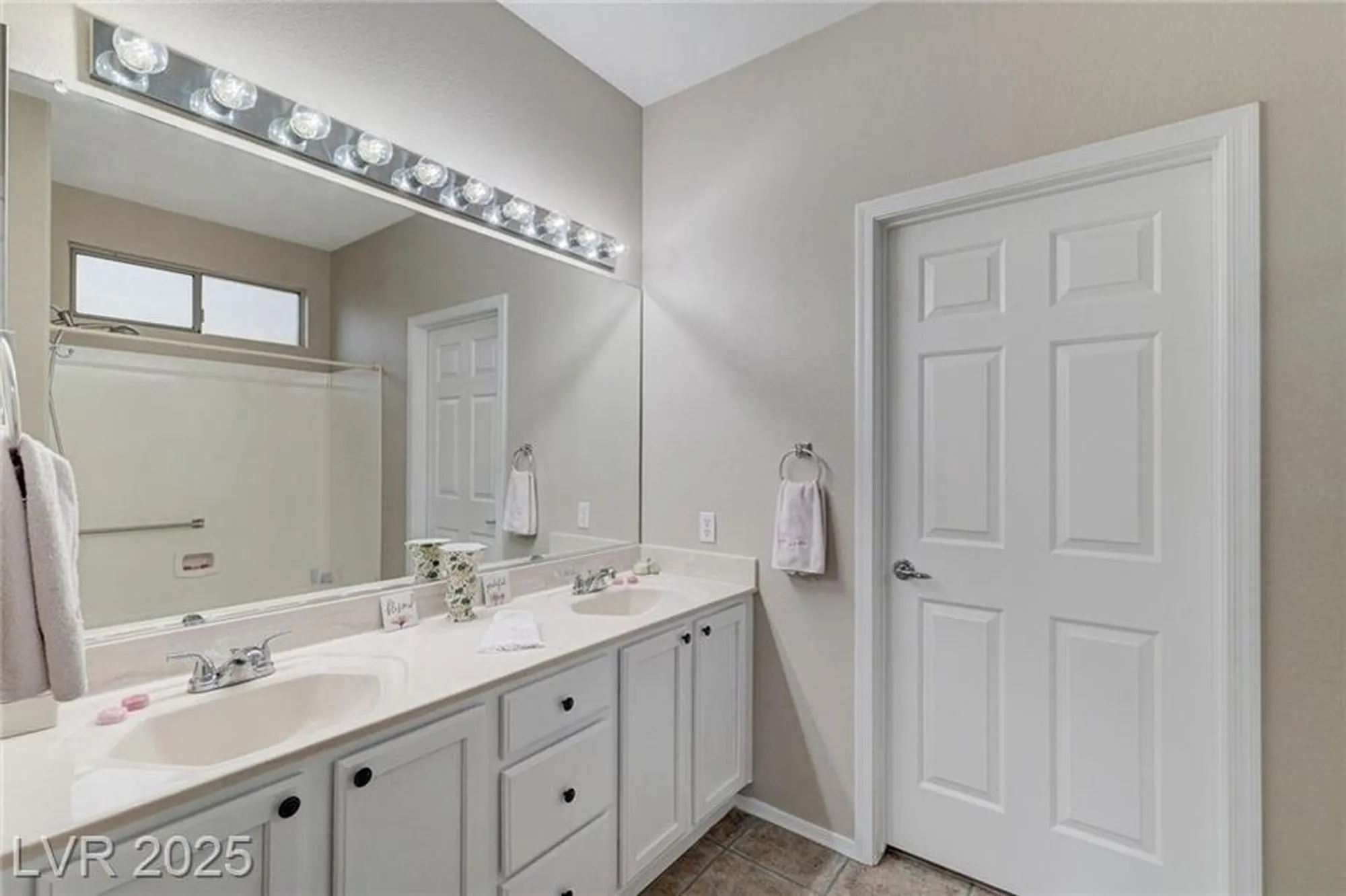 Property Slideshow image 13 of 93 | 2160 tiger links dr, Henderson, NV, 89012