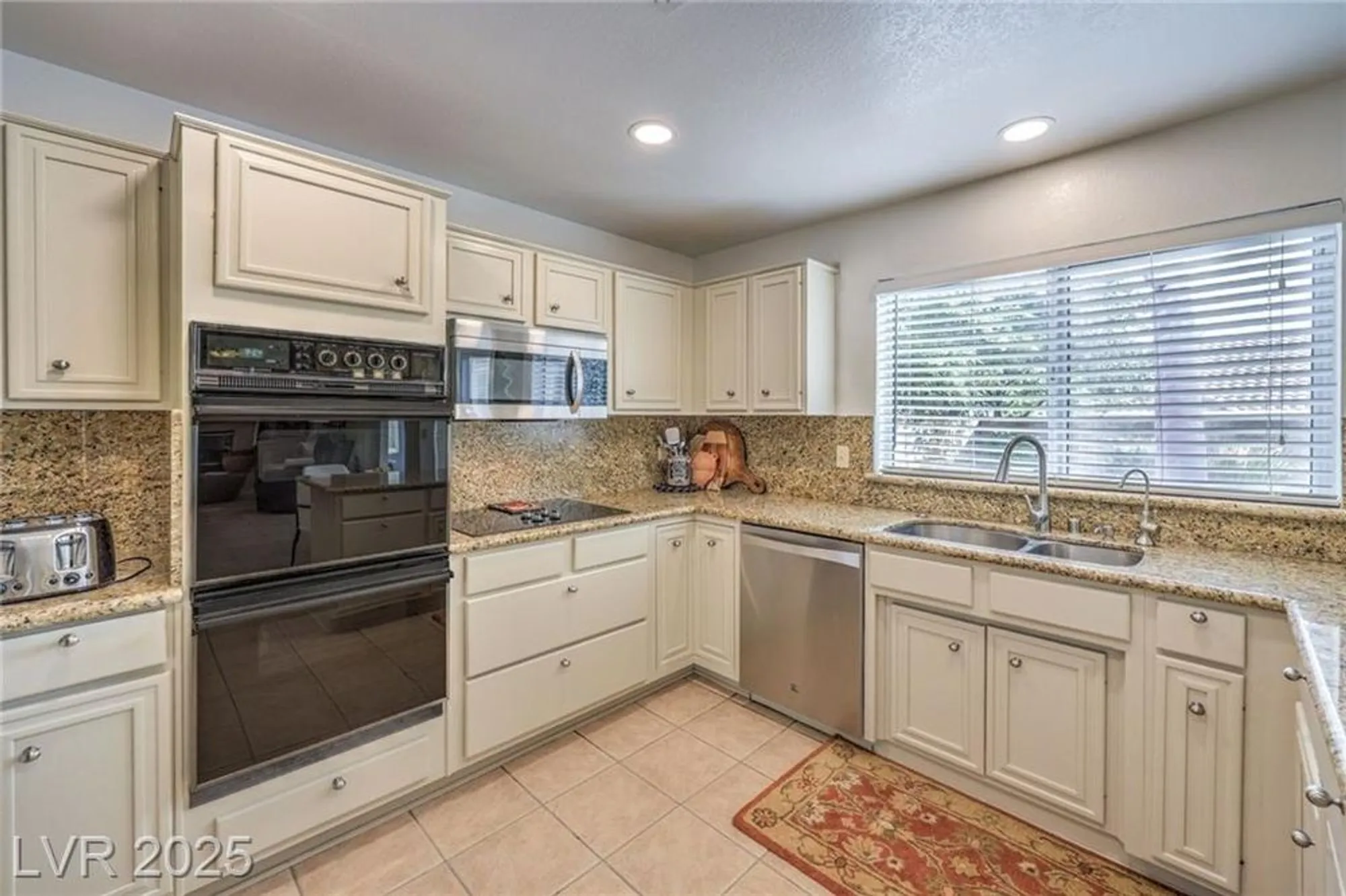 Property Slideshow image 14 of 53 | 3000 linkview dr, Las Vegas, NV, 89134