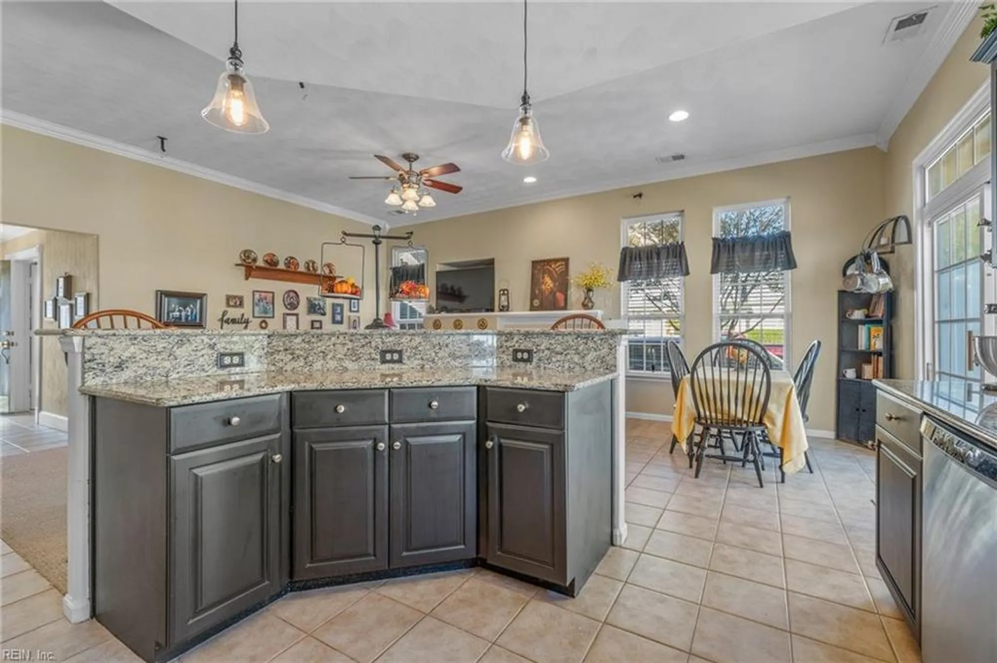 Property Slideshow image 17 of 36 | 800 monroe ct, Chesapeake, VA, 23320