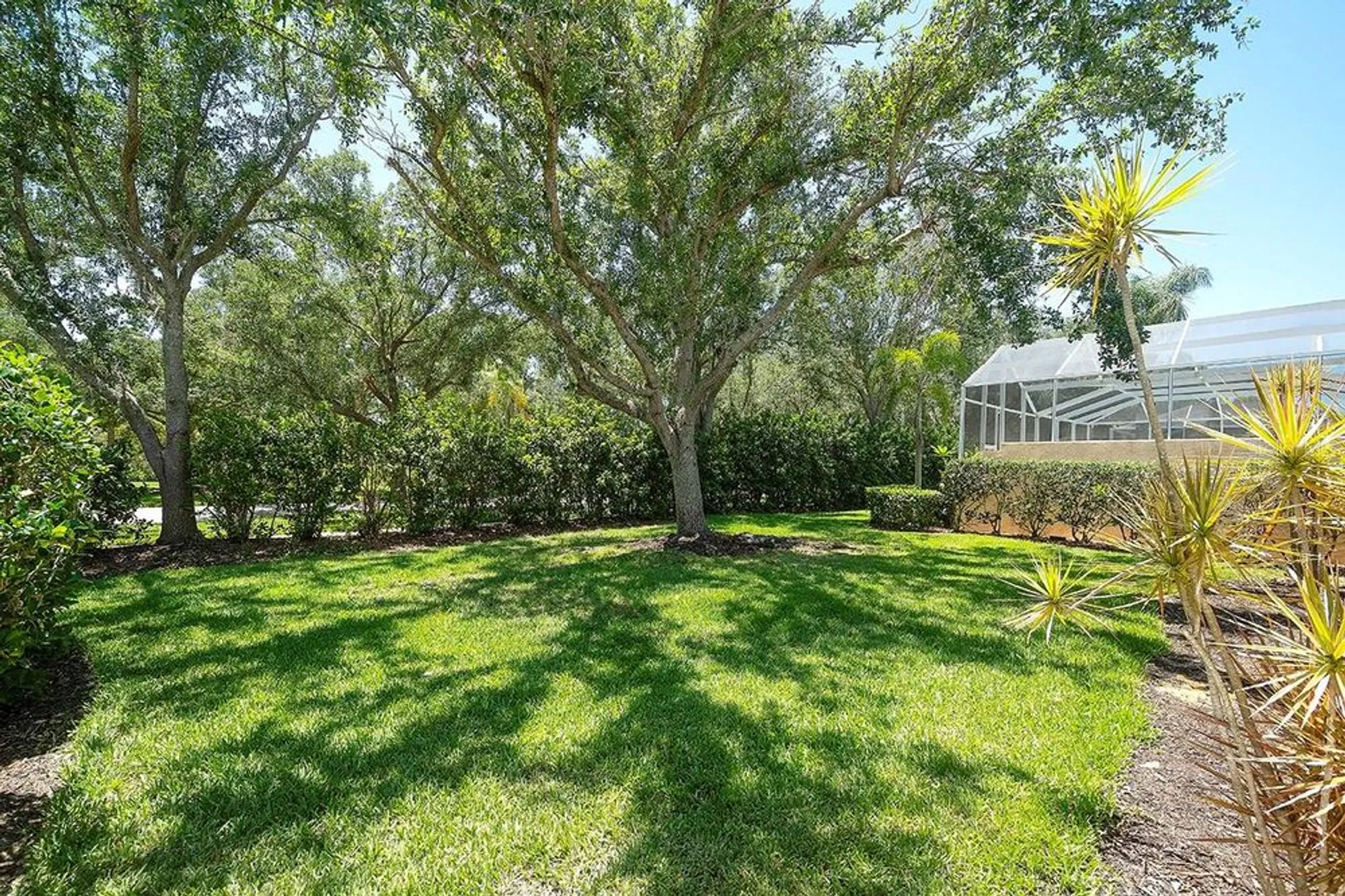 Property Slideshow image 10 of 50 | 5877 ferrara dr, Sarasota, FL, 34238