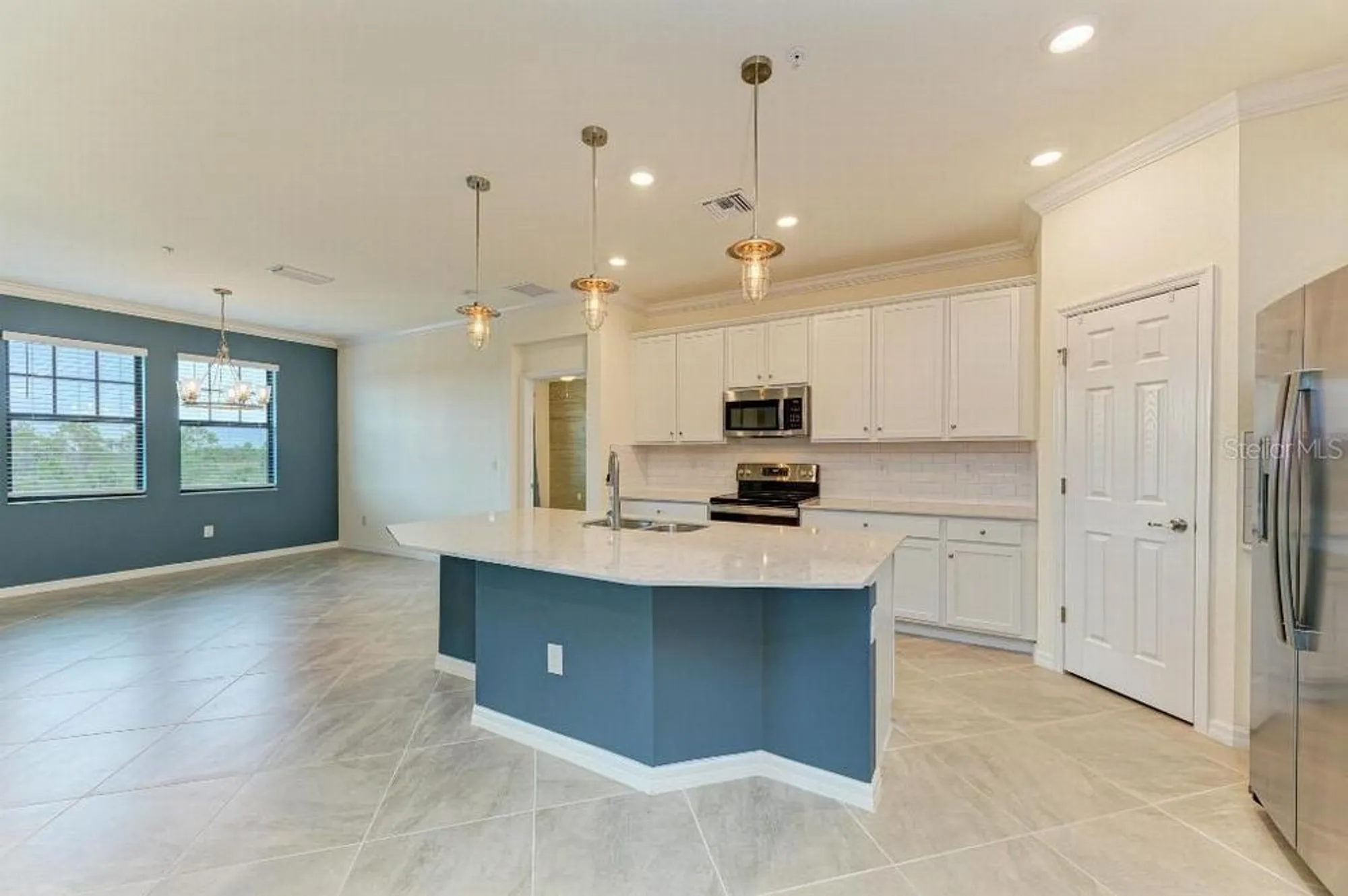 Property Slideshow image 10 of 42 | 10043 crooked creek dr unit 202, Venice, FL, 34293