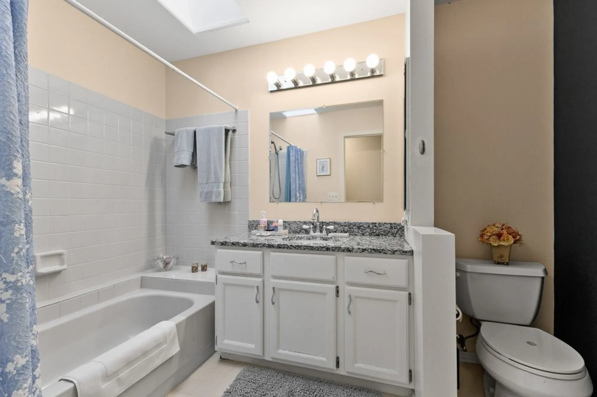 Property Slideshow image 13 of 26 | 748 shoreline rd, Lake Barrington, IL, 60010