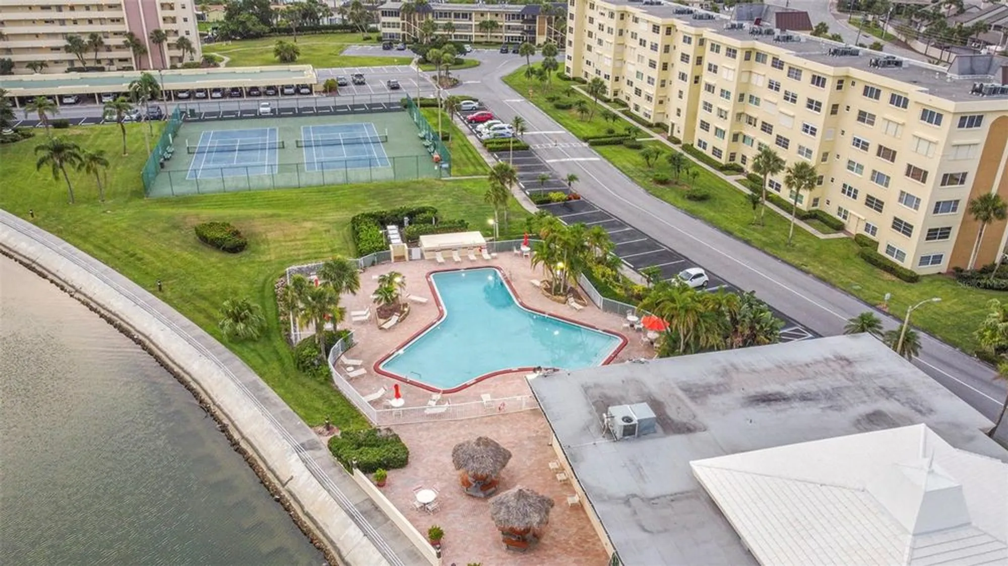 Property Slideshow image 27 of 33 | 4550 cove cir apt 1003, St Petersburg, FL, 33708