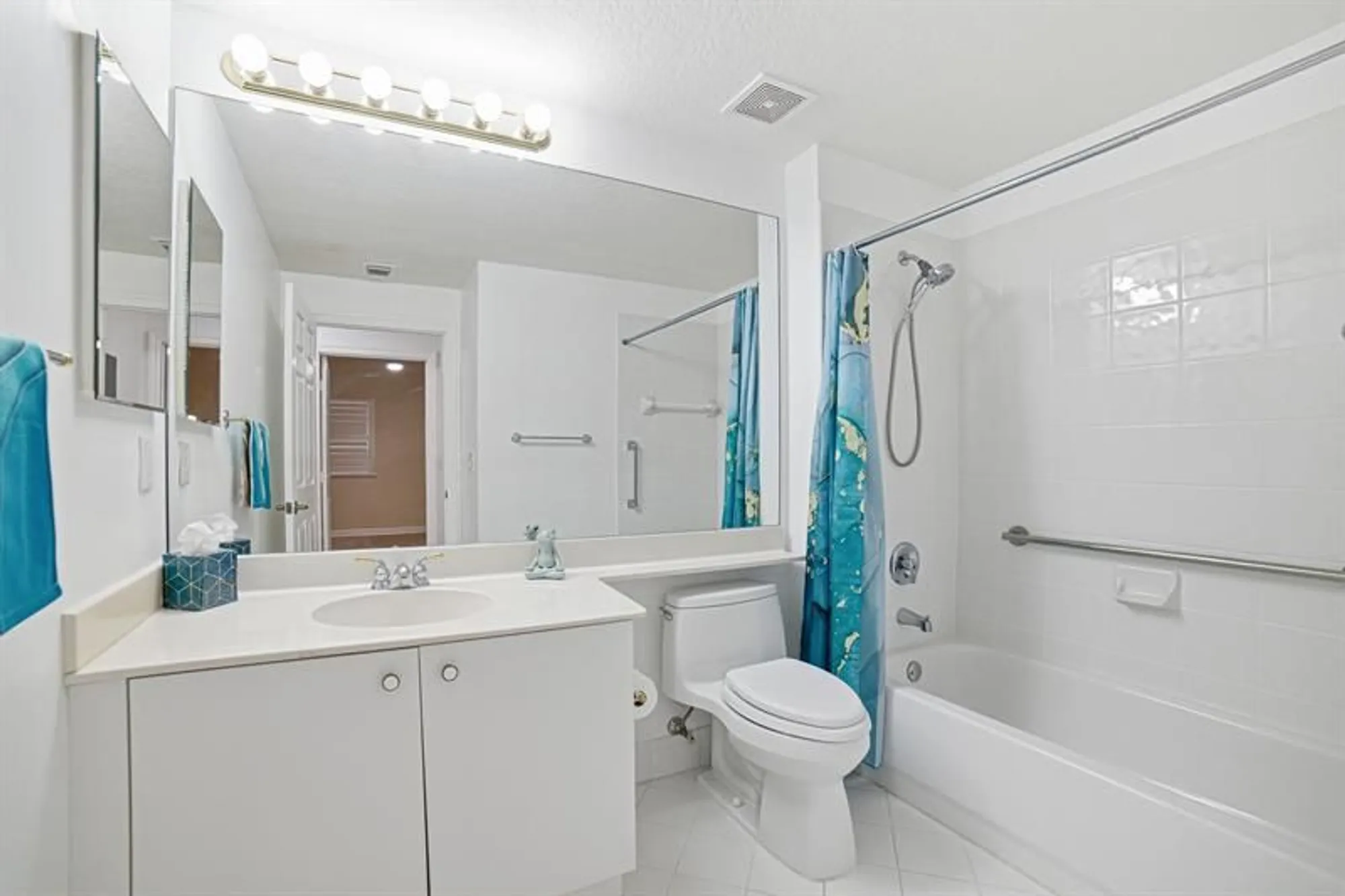 Property Slideshow image 14 of 44 | 7739 southampton ter 411, Tamarac, FL, 33321