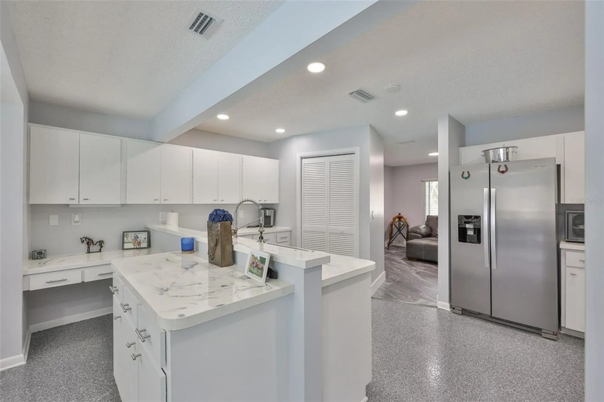 Property Slideshow image 24 of 63 | 2022 east view dr, Sun City Center, FL, 33573