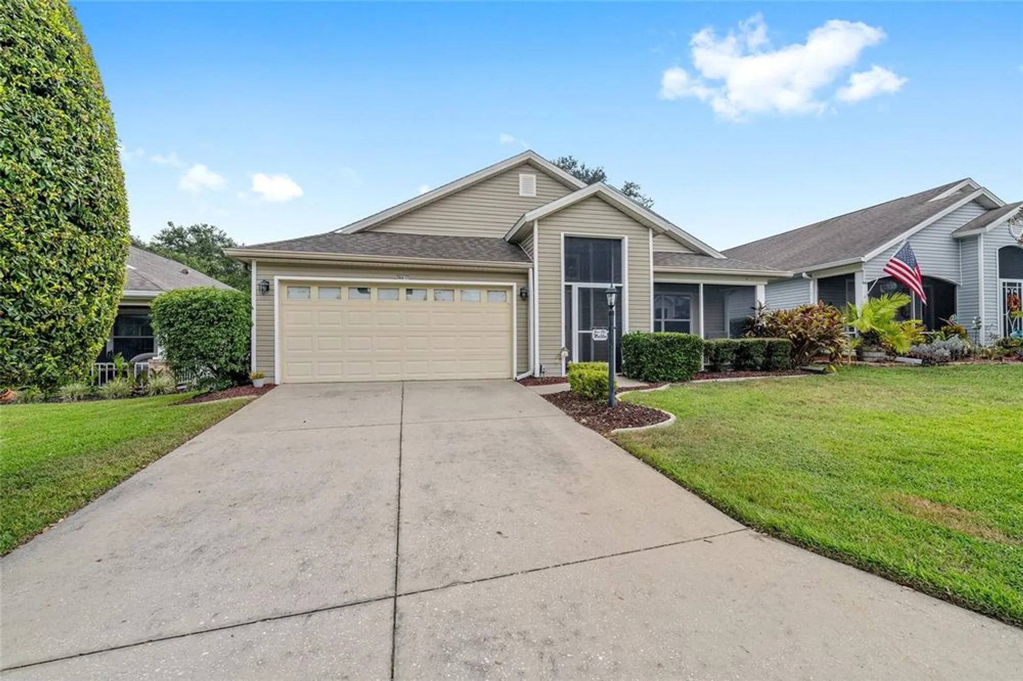 Property Slideshow image 4 of 37 | 24817 cranes roost cir, Leesburg, FL, 34748