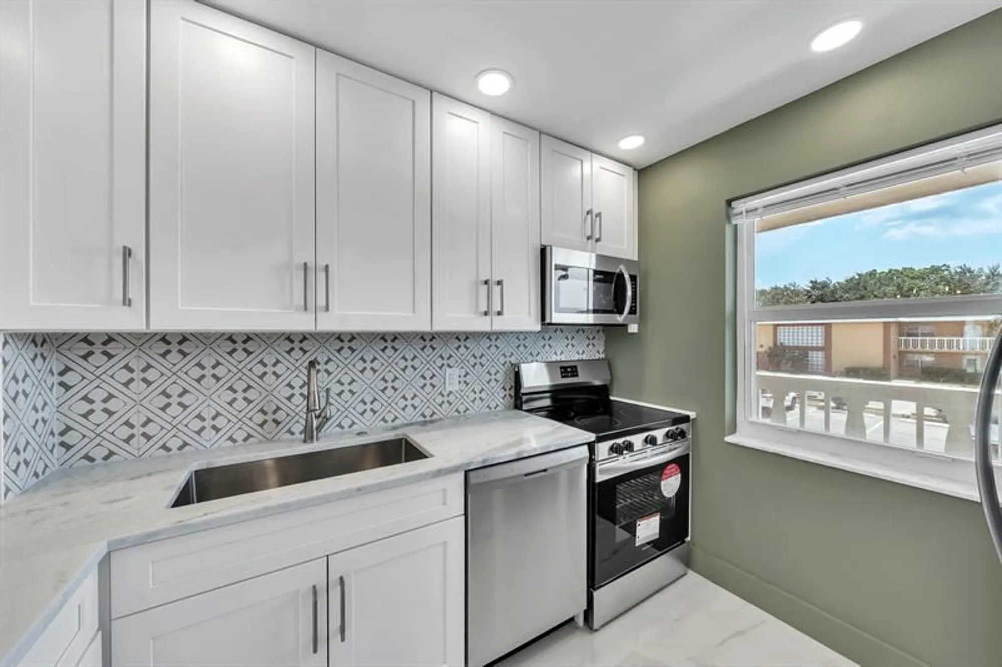 Property Slideshow image 4 of 31 | 9818 marina blvd apt 1225, Boca Raton, FL, 33428