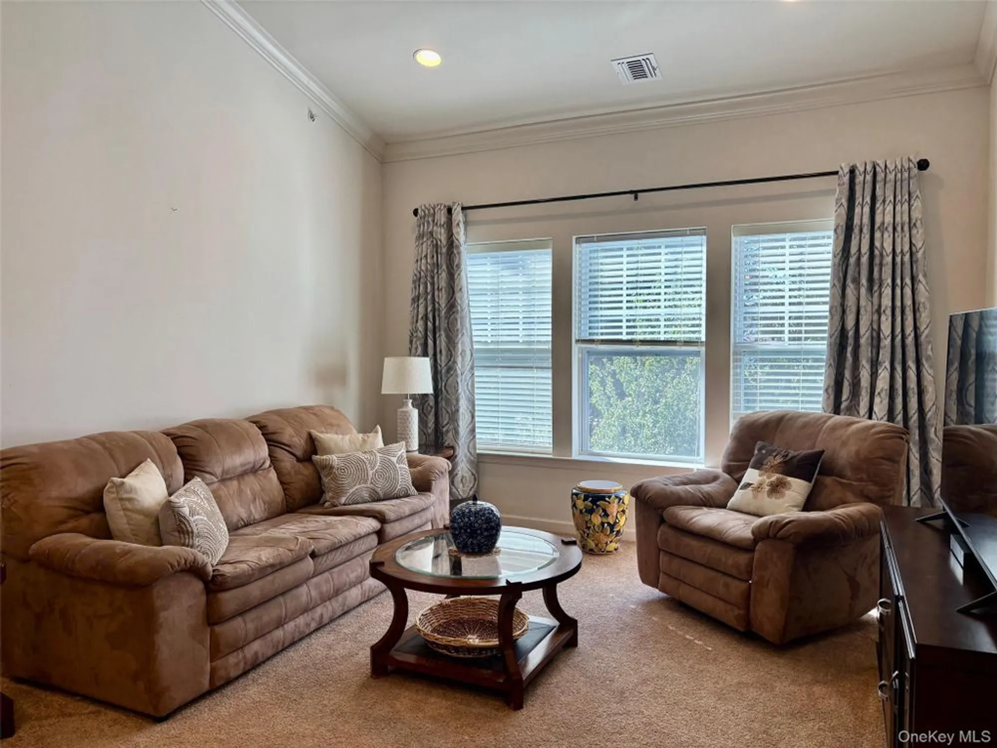 Property Slideshow image 10 of 32 | 41 greentree ct, Shirley, NY, 11967