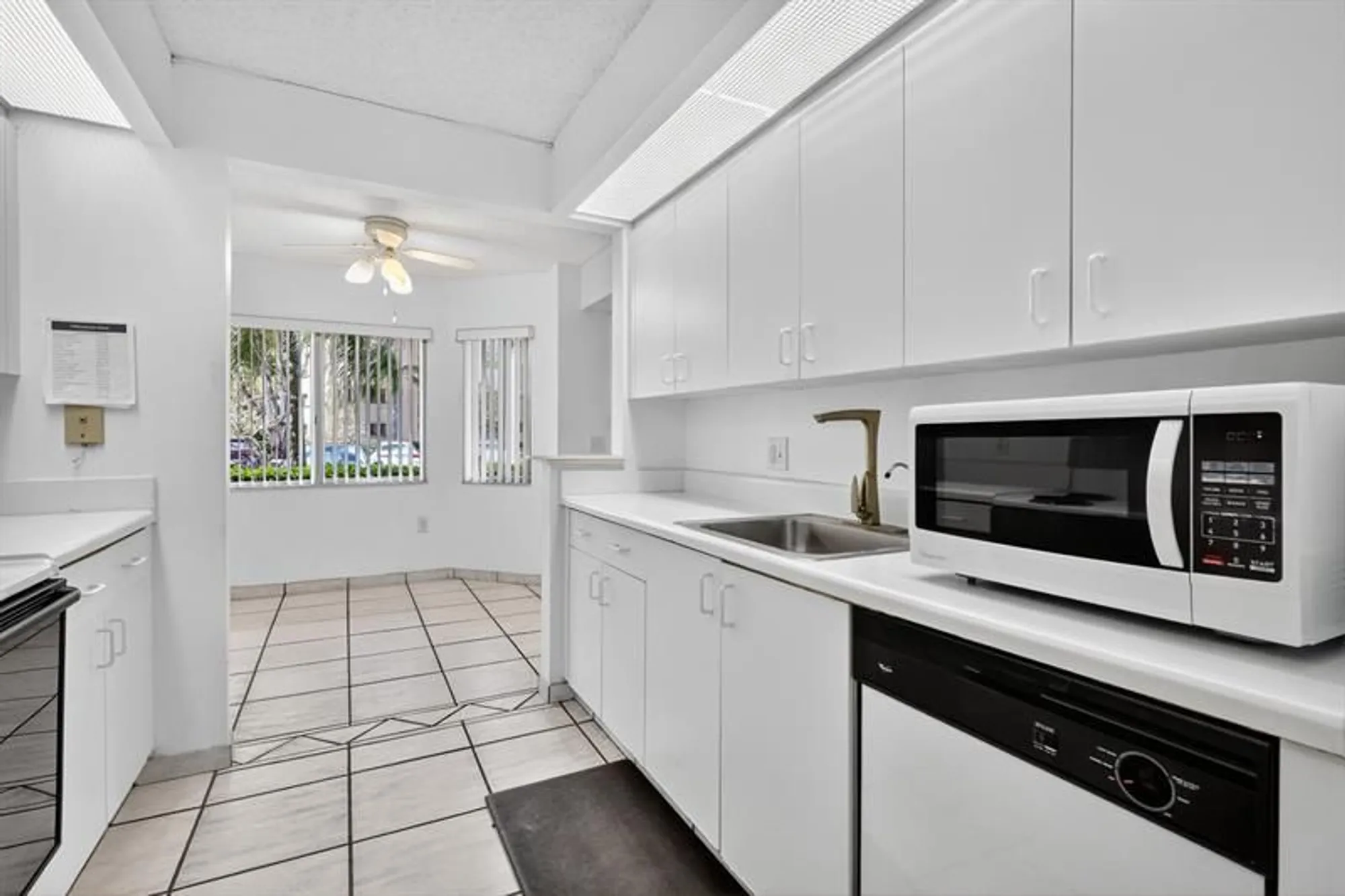 Property Slideshow image 22 of 70 | 1001 sw 141st ave, Pembroke Pines, FL, 33027