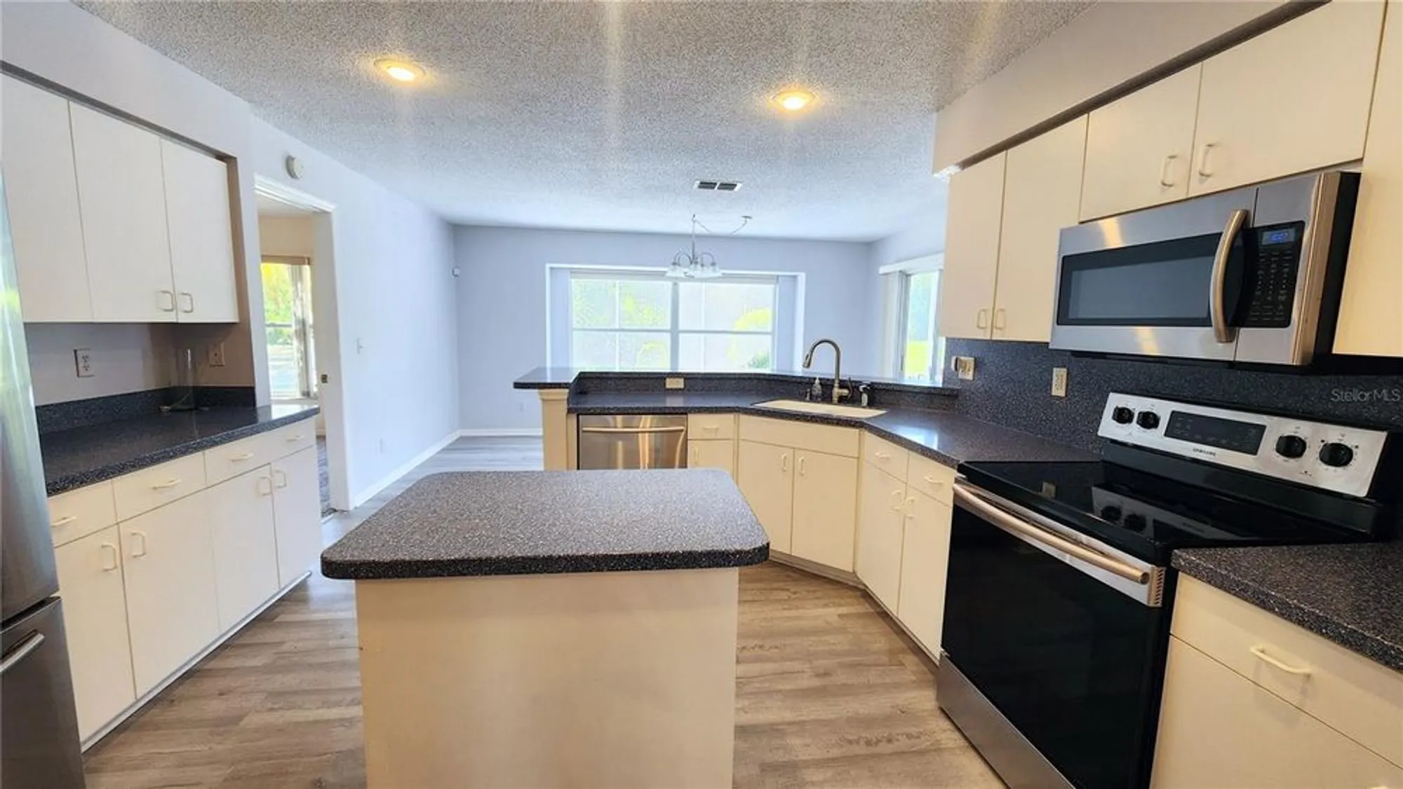 Property Slideshow image 7 of 60 | 2113 e del webb blvd, Sun City Center, FL, 33573