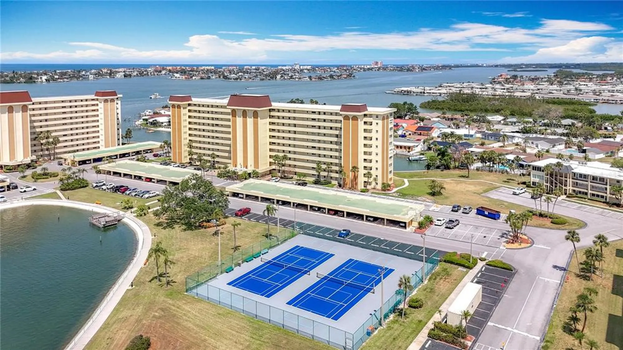 Property Slideshow image 9 of 61 | 4725 cove cir apt 908, St Petersburg, FL, 33708