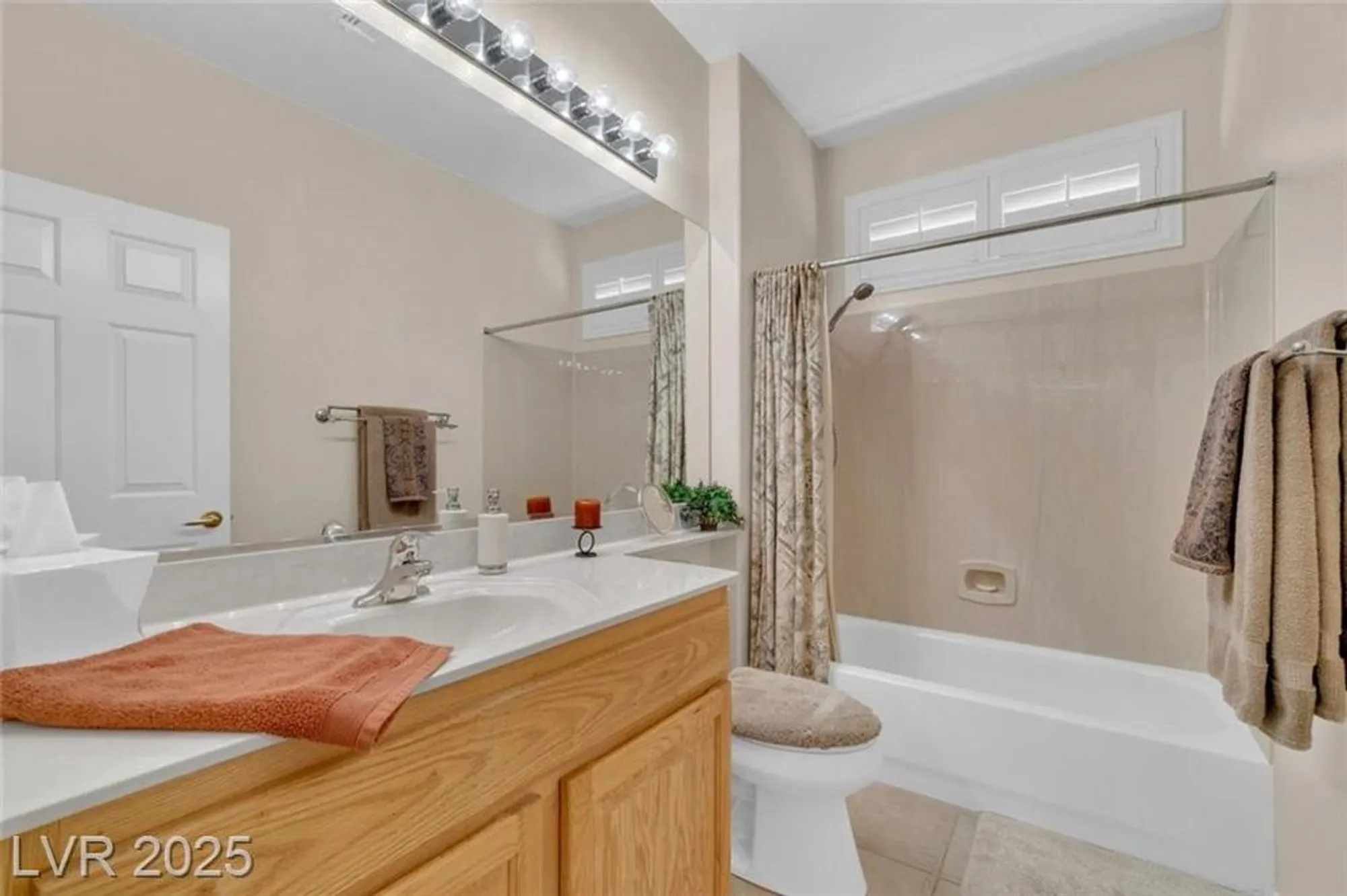 Property Slideshow image 22 of 37 | 1668 sebring hills dr, Henderson, NV, 89052