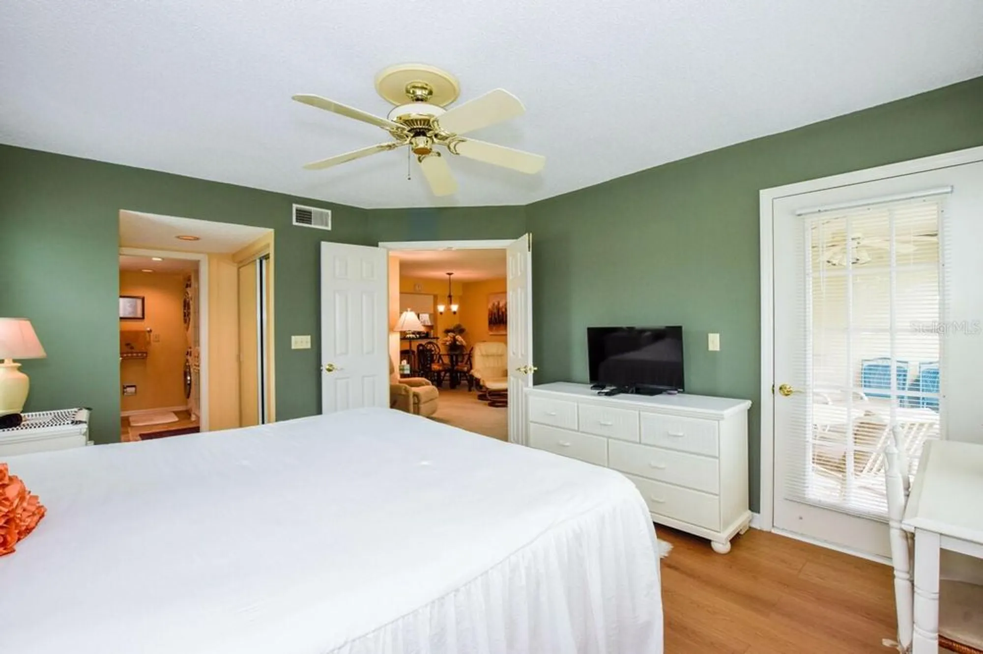 Property Slideshow image 16 of 44 | 433 cerromar ln 438, Venice, FL, 34293