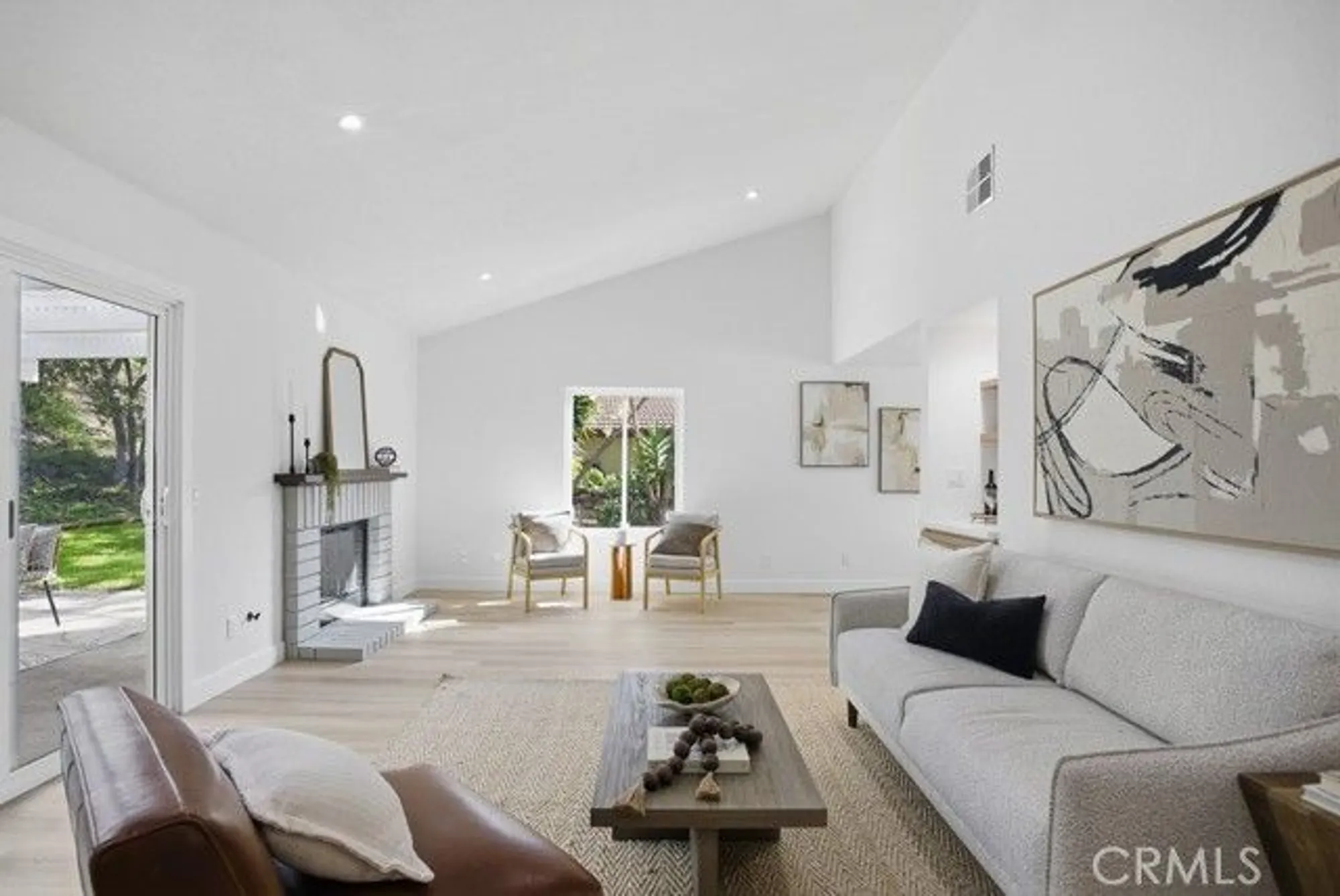 Property Slideshow image 7 of 52 | 1069 belleza st, Camarillo, CA, 93012