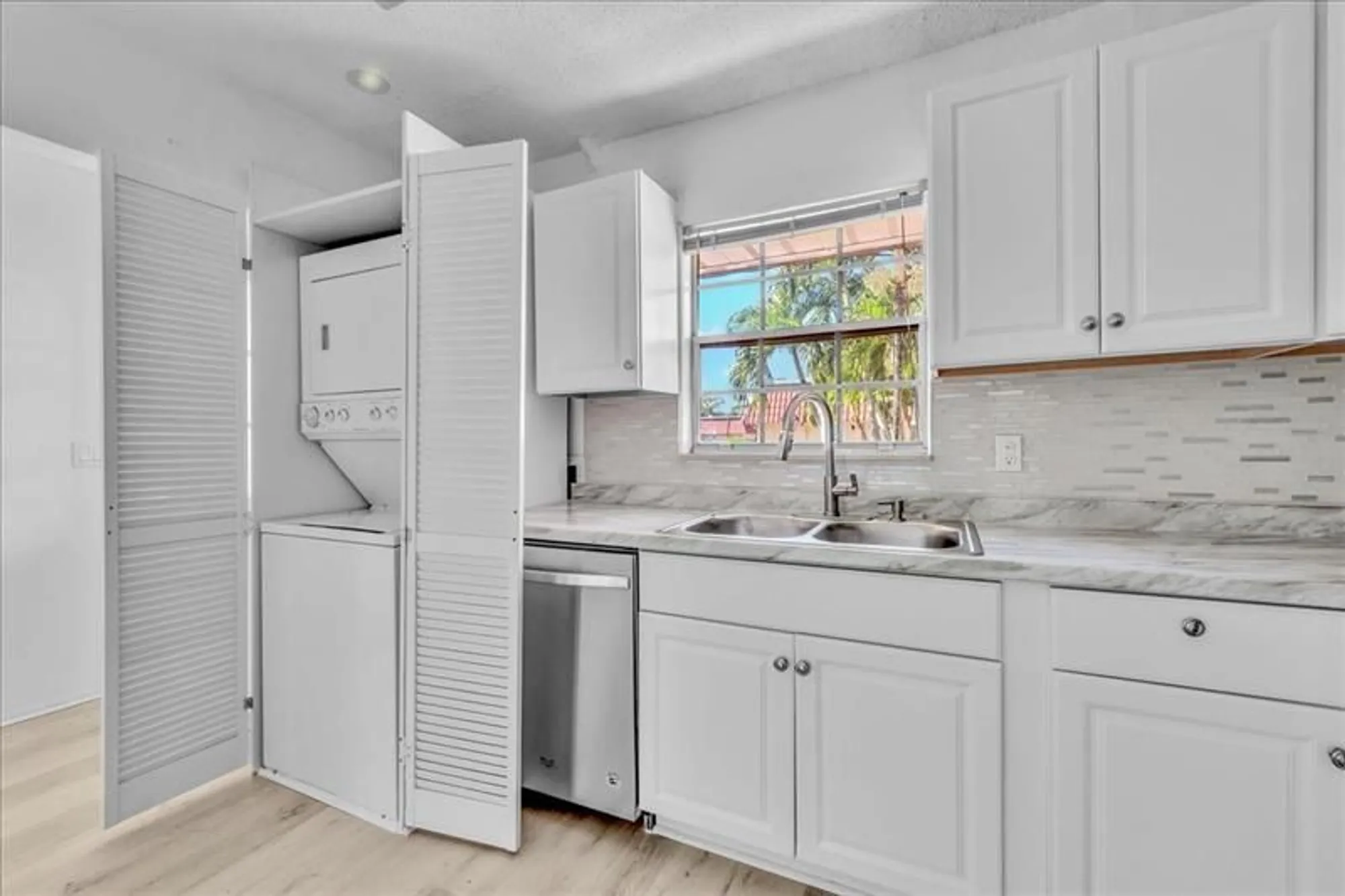 Property Slideshow image 11 of 38 | 123 amherst ln # 123, Lake Worth, FL, 33467