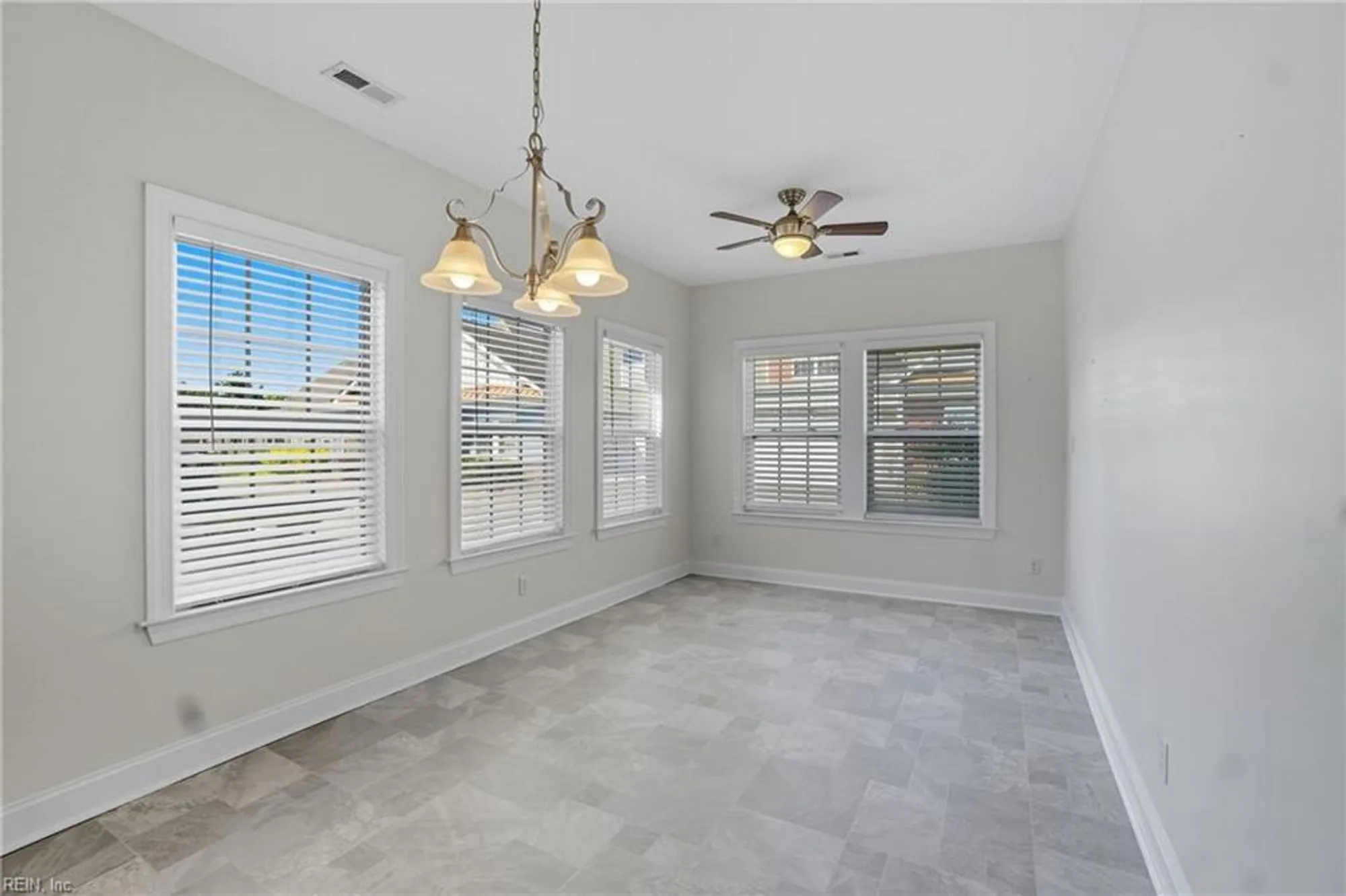 Property Slideshow image 9 of 34 | 1439 thistlewood ln, Chesapeake, VA, 23320