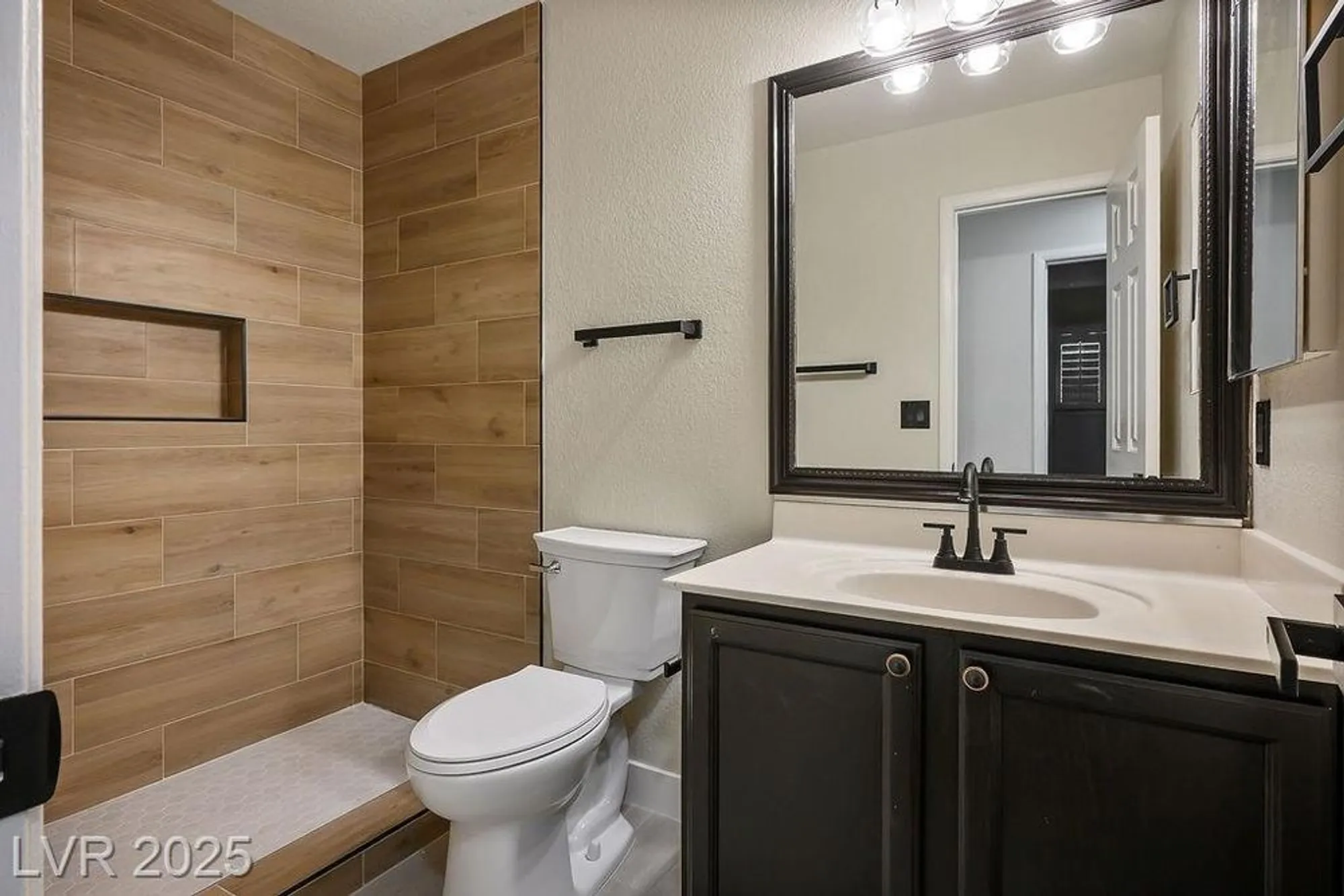 Property Slideshow image 17 of 32 | 4824 lawnwood ct, Las Vegas, NV, 89130