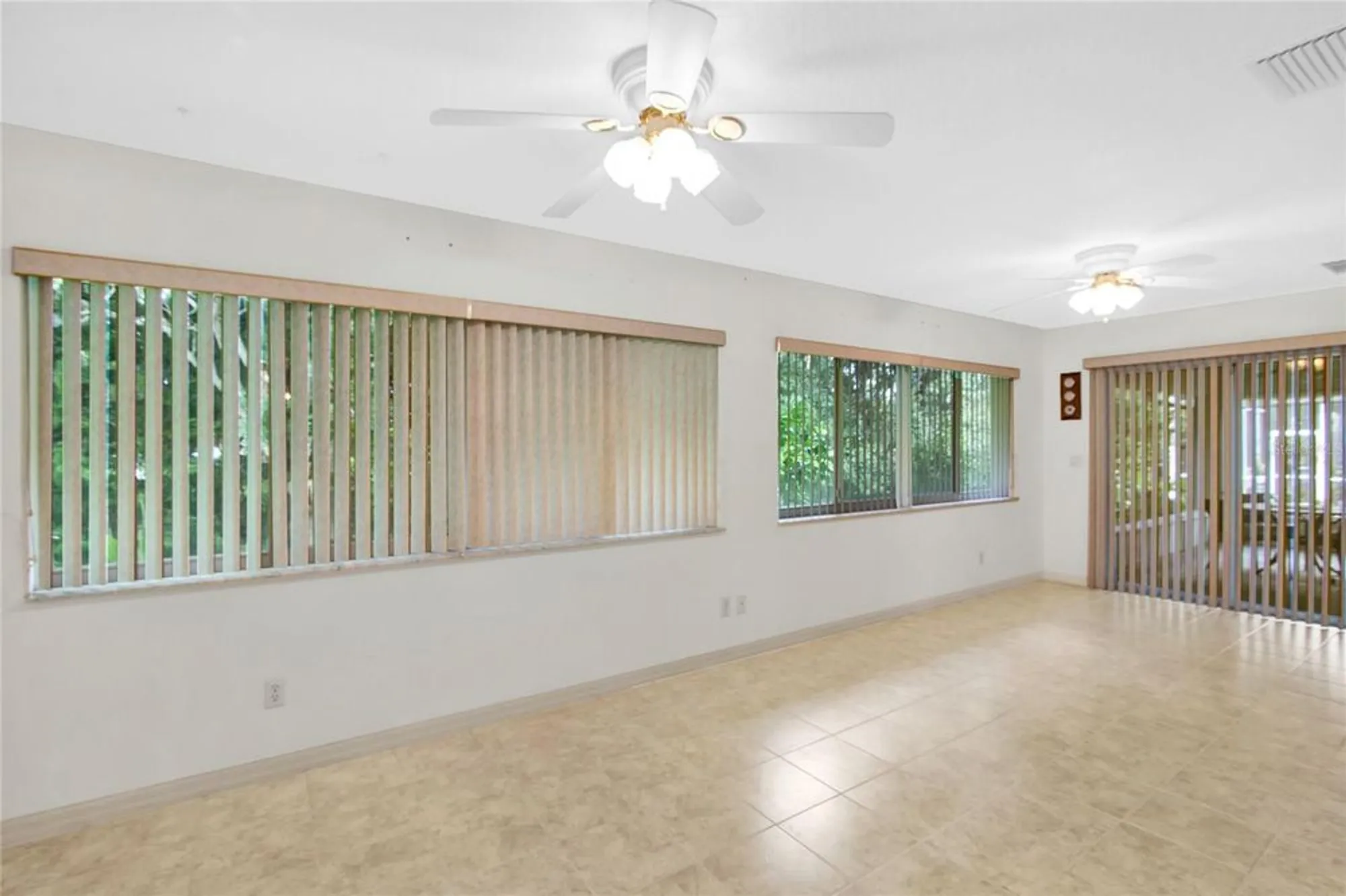 Property Slideshow image 20 of 59 | 5351 aurora dr, Leesburg, FL, 34748