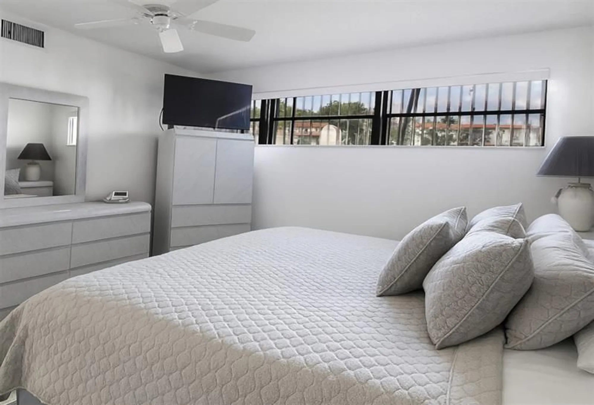 Property Slideshow image 13 of 17 | 381 s hollybrook dr 204, Pembroke Pines, FL, 33025