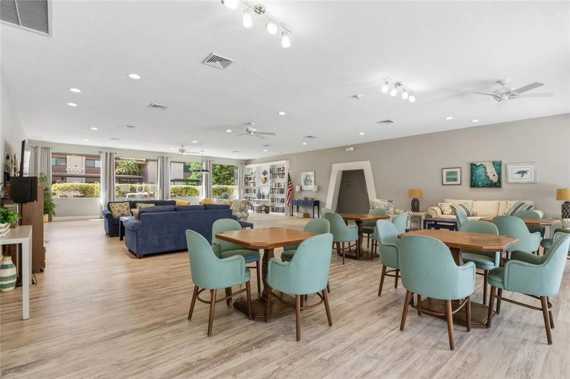 Property Slideshow image 28 of 39 | 2447 clubhouse cir 203, Sarasota, FL, 34232