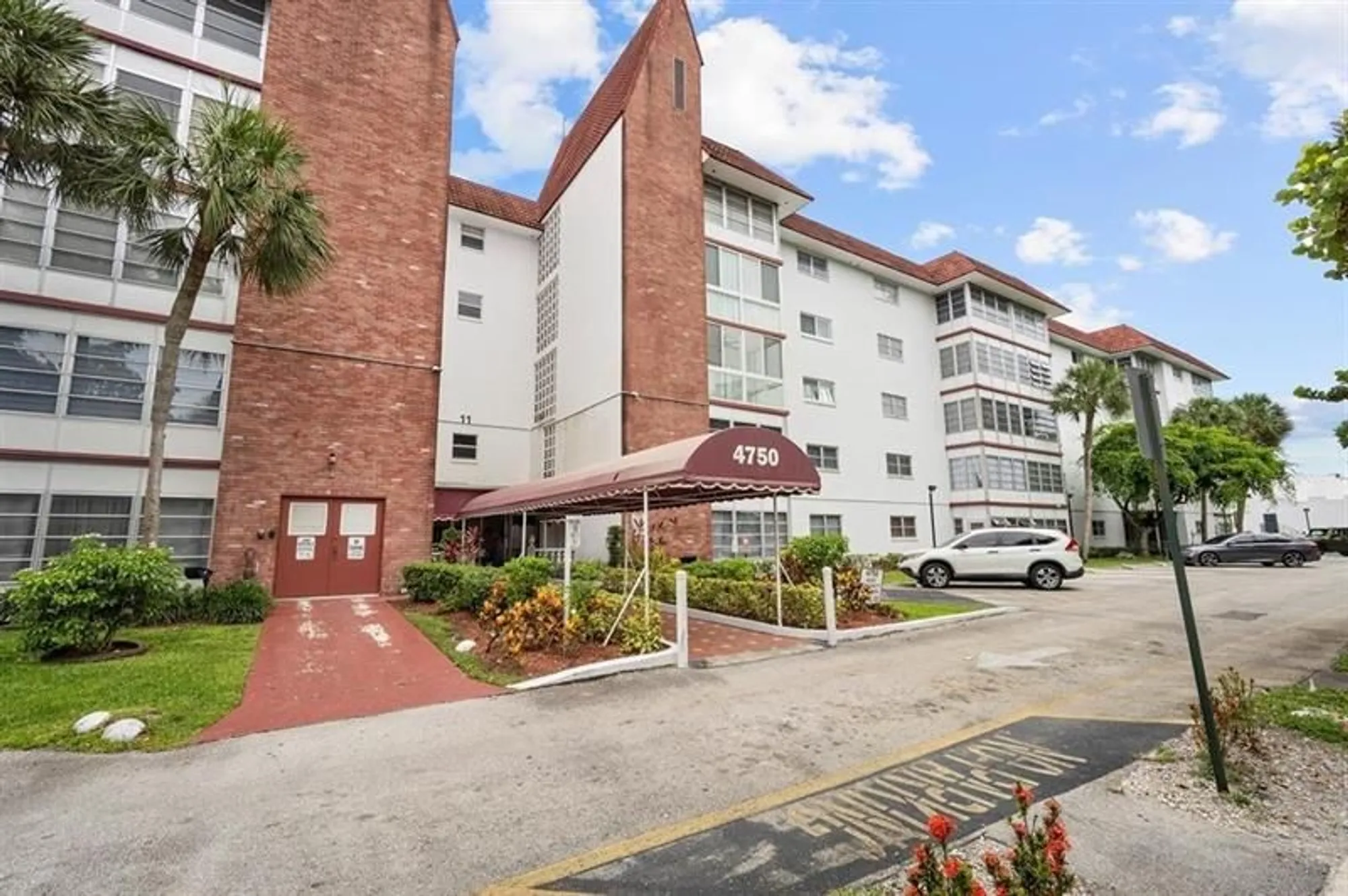 Property Slideshow image 28 of 32 | 4750 nw 22nd ct apt 208, Lauderhill, FL, 33313