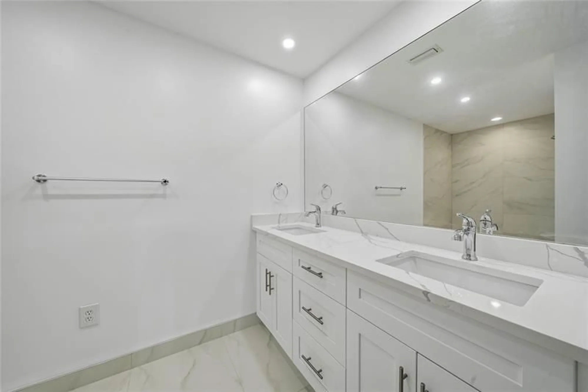 Property Slideshow image 20 of 29 | 5060 harmony cir apt 104, Vero Beach, FL, 32967