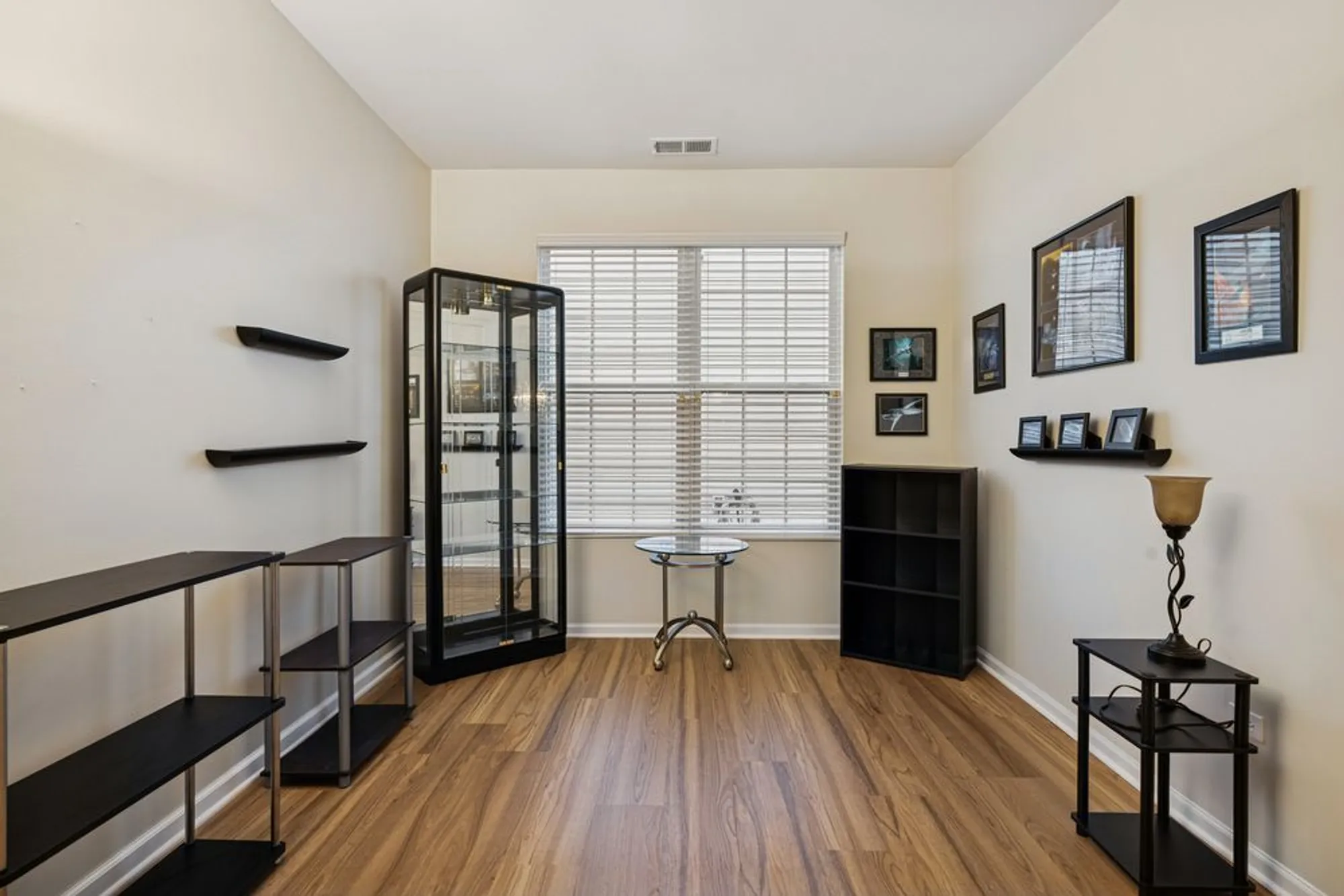 Property Slideshow image 7 of 20 | 2596 venetian ln, Elgin, IL, 60124