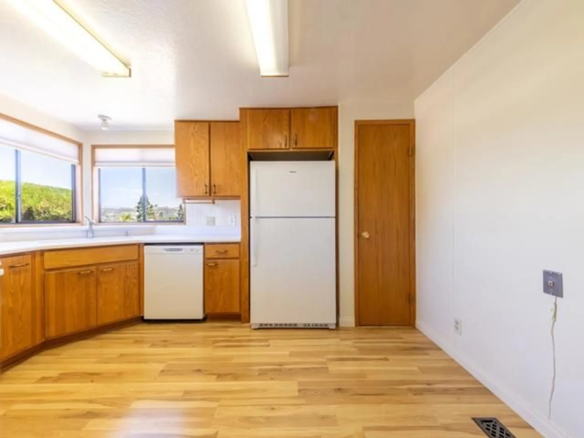 Property Slideshow image 14 of 37 | 2289 bryant dr, Carlsbad, CA, 92008