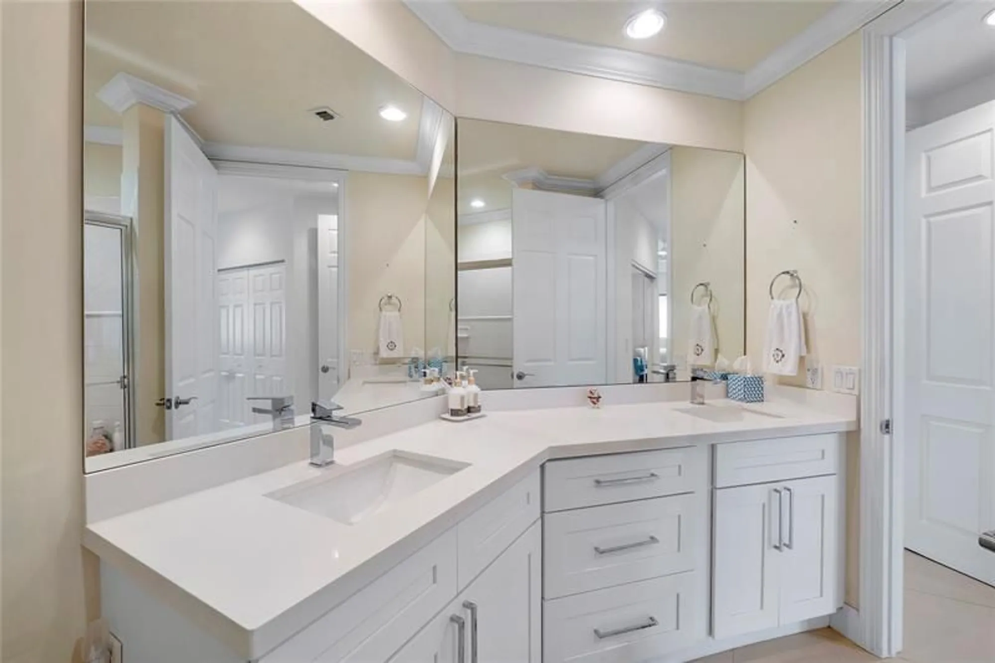 Property Slideshow image 25 of 36 | 7940 exeter cir 201, Tamarac, FL, 33321