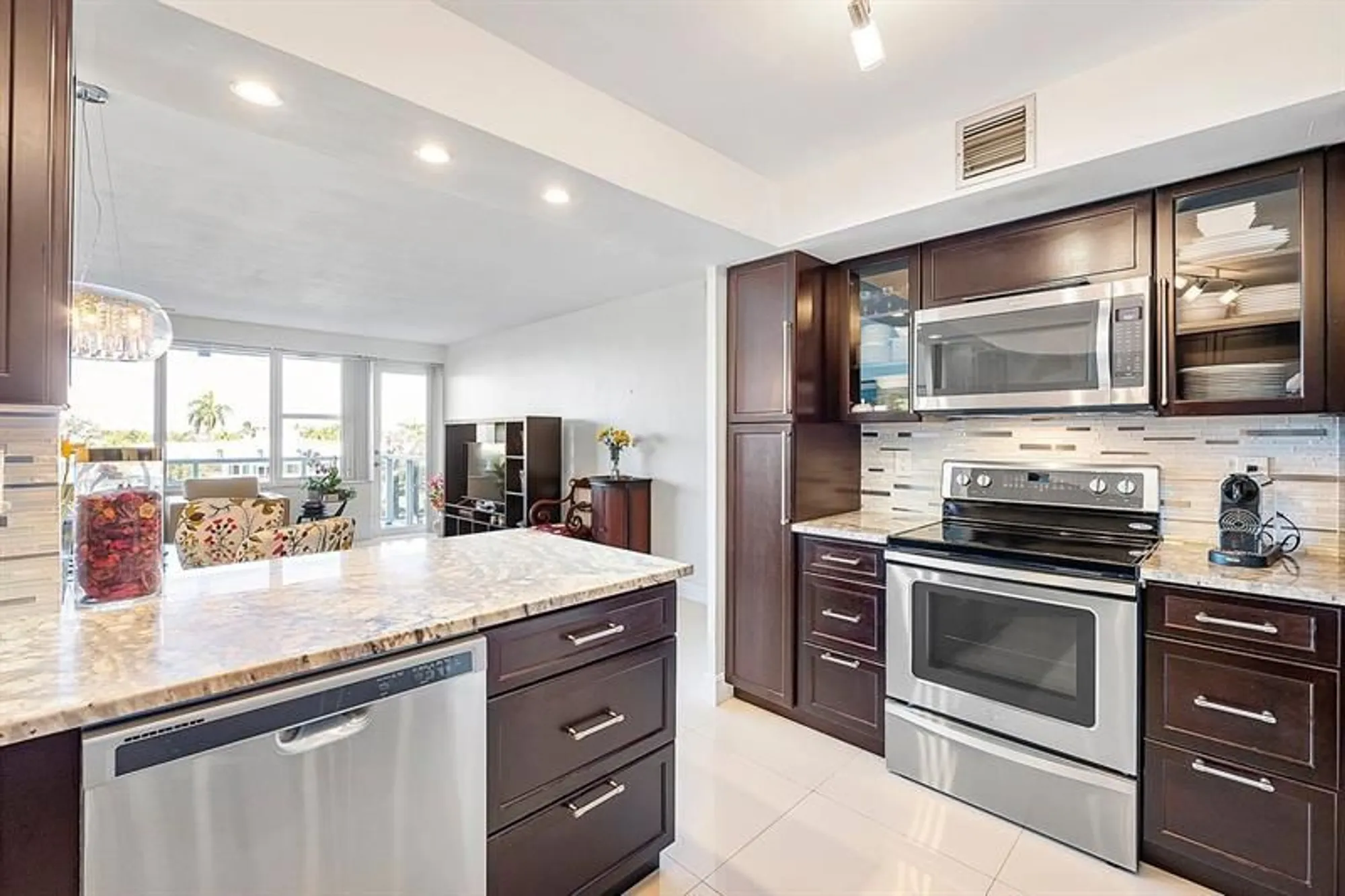 Property Slideshow image 13 of 53 | 3300 ne 36th st 303, Fort Lauderdale, FL, 33308