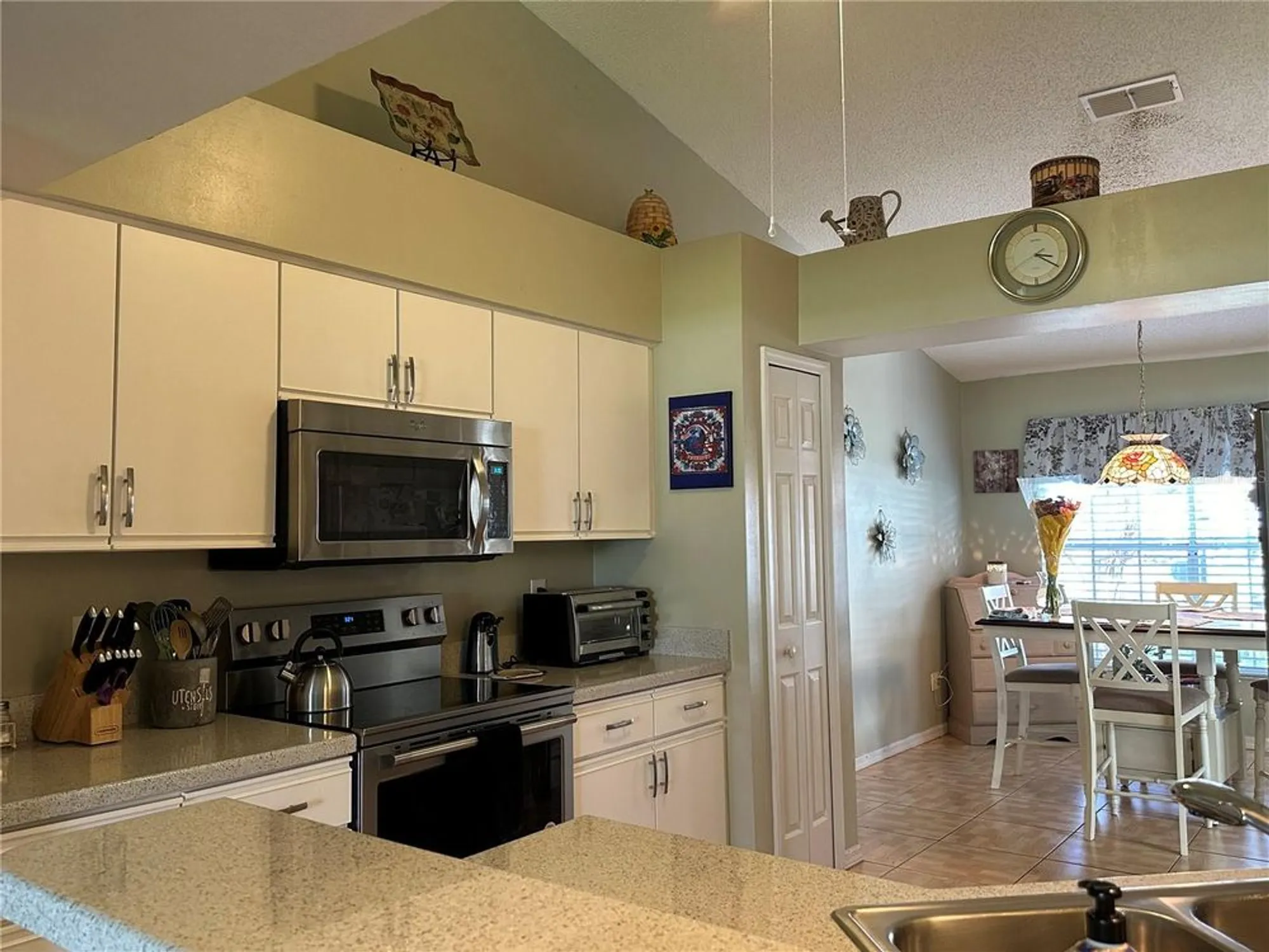 Property Slideshow image 9 of 31 | 25313 jasmine ct, Leesburg, FL, 34748