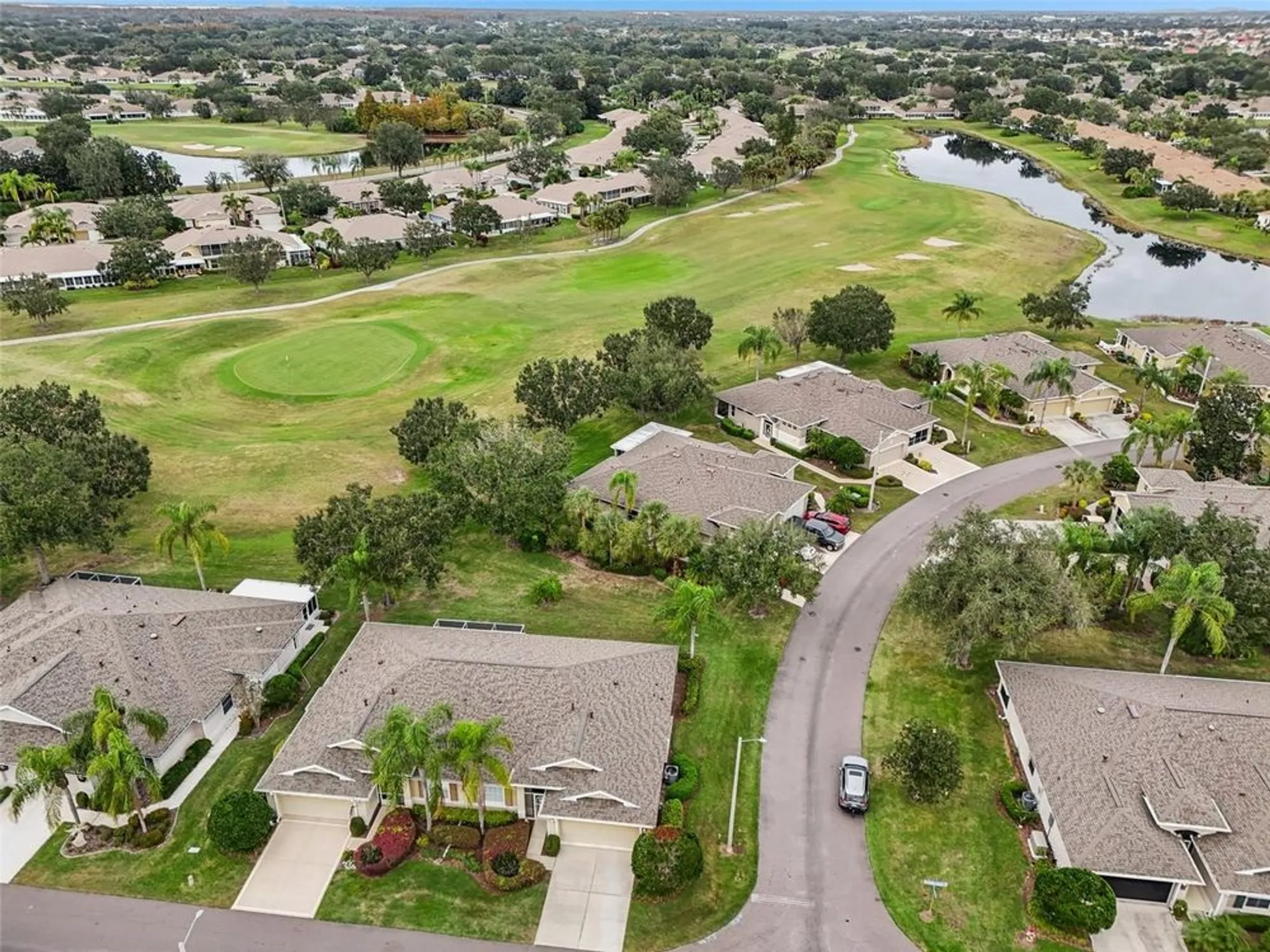 Property Slideshow image 34 of 61 | 2103 grantham greens dr, Sun City Center, FL, 33573