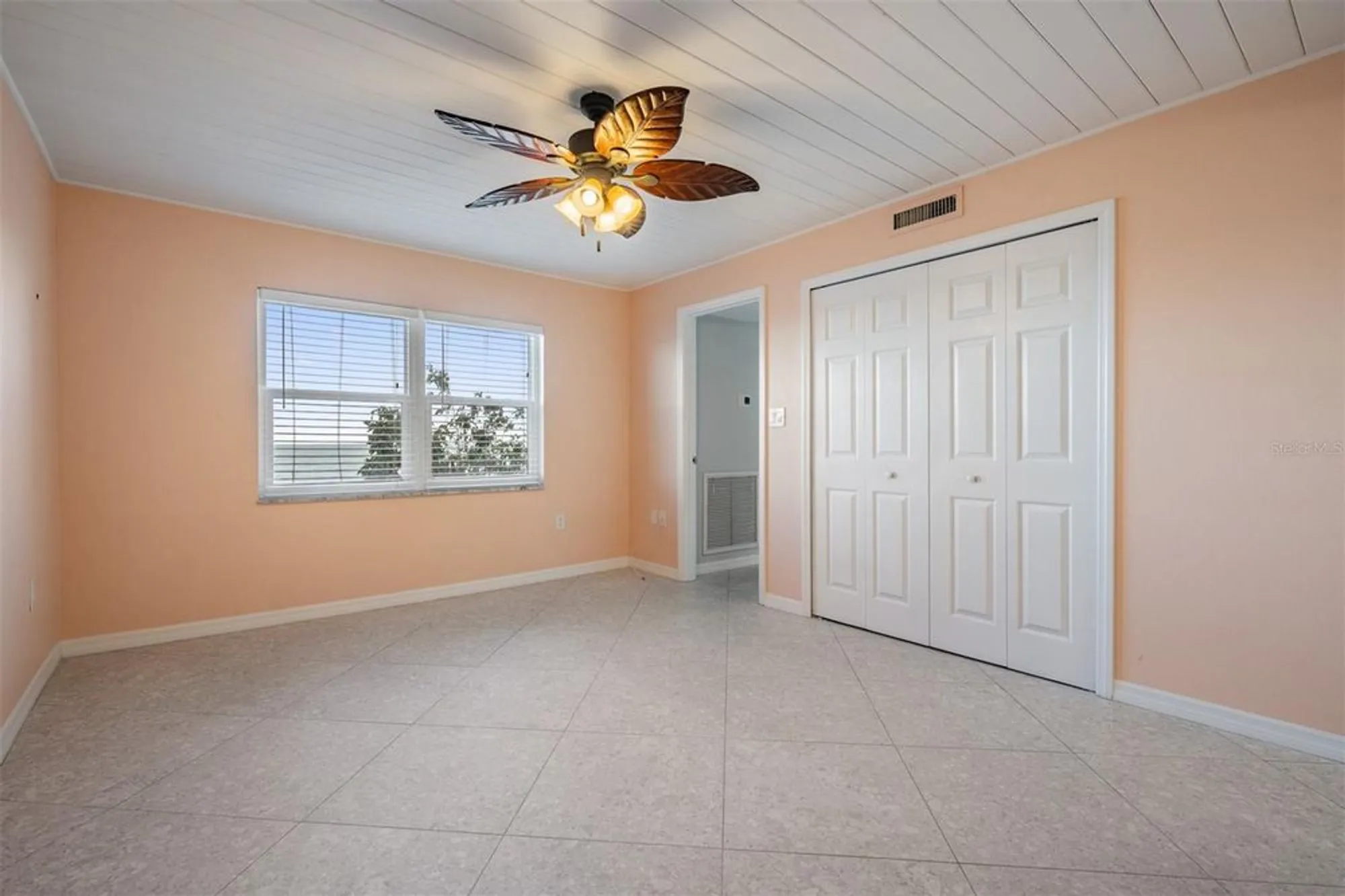 Property Slideshow image 11 of 60 | 9 haig pl 104, Dunedin, FL, 34698