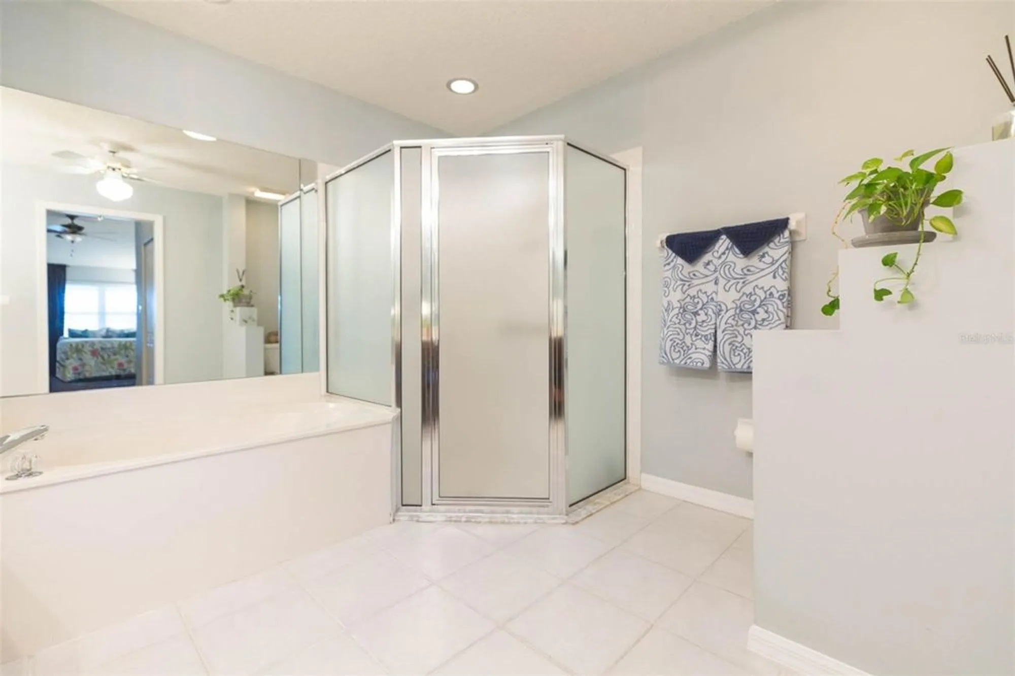 Property Slideshow image 30 of 72 | 951 villeroy greens dr, Sun City Center, FL, 33573