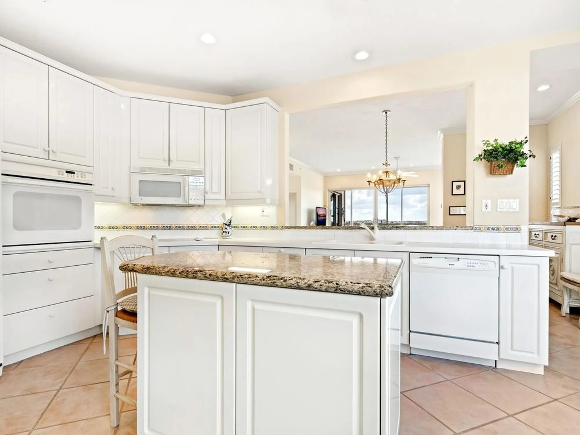 Property Slideshow image 12 of 38 | 5440 eagles point cir 405, Sarasota, FL, 34231