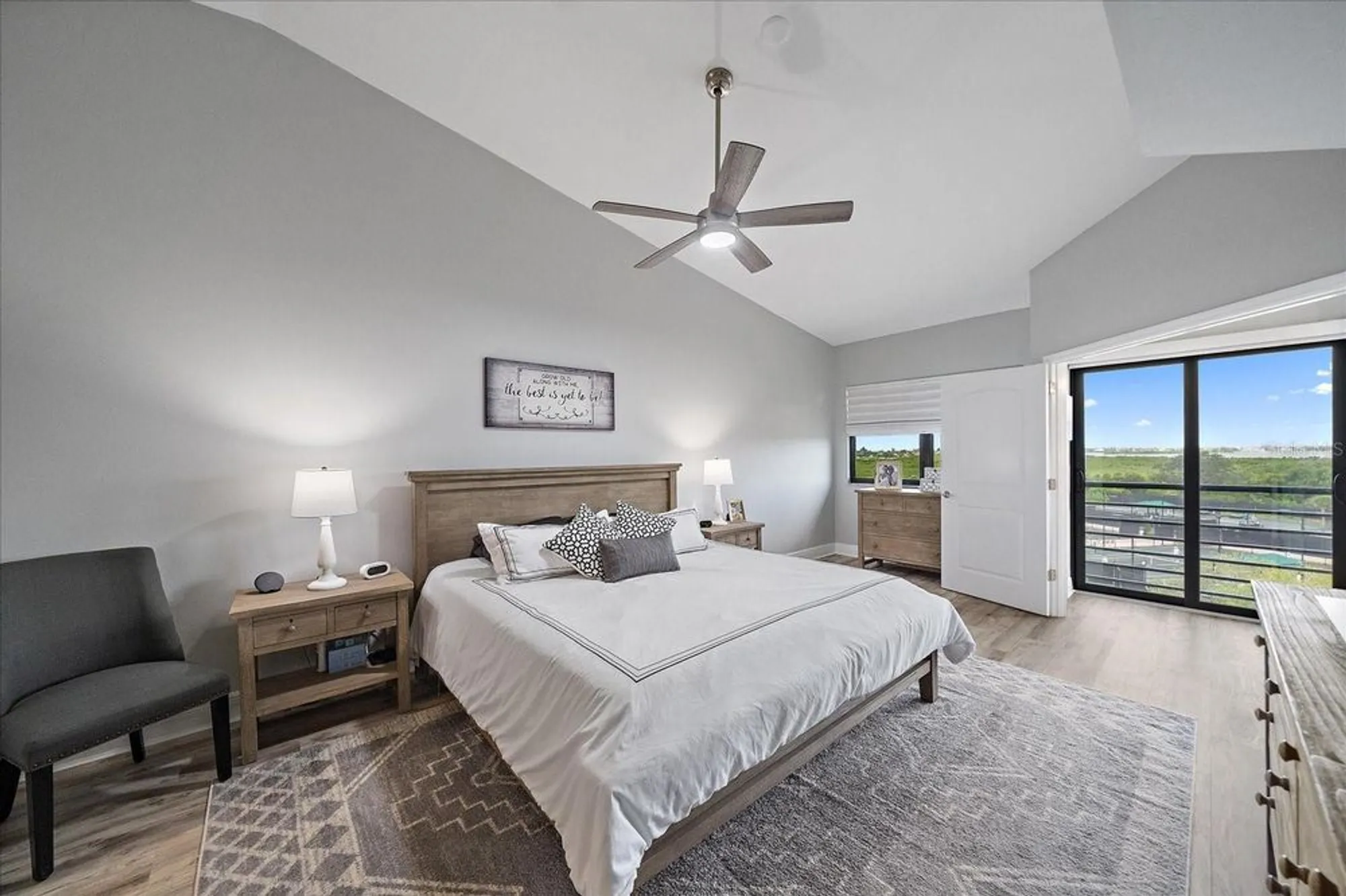 Property Slideshow image 22 of 52 | 5400 eagles point cir apt 405, Sarasota, FL, 34231
