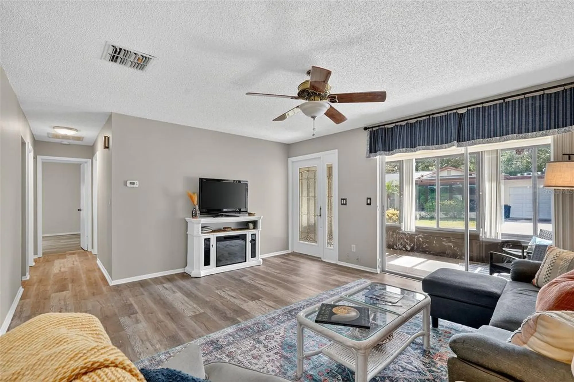 Property Slideshow image 12 of 30 | 2320 shelly dr b, Palm Harbor, FL, 34684