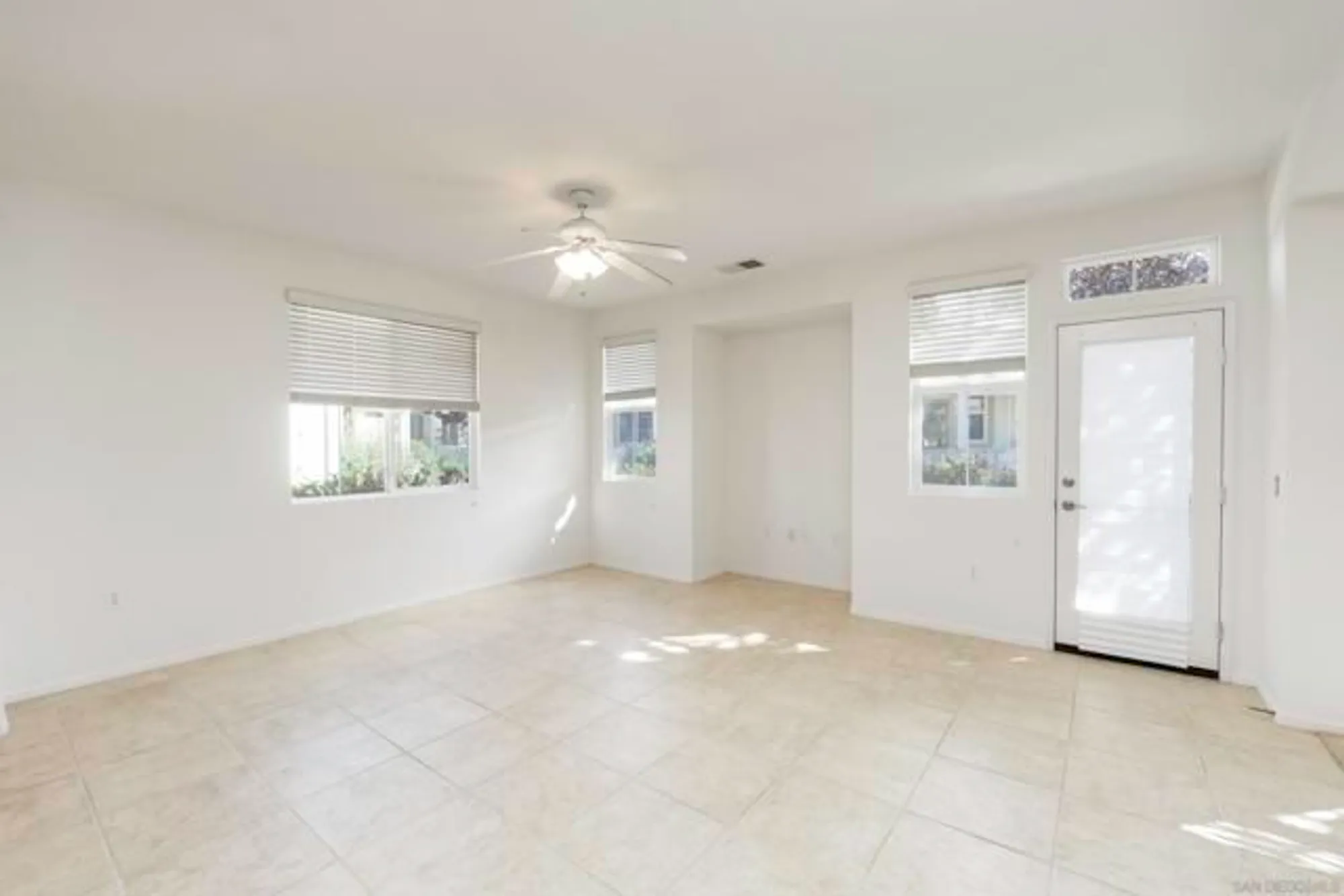Property Slideshow image 9 of 47 | 1645 beaver crk a, Beaumont, CA, 92223