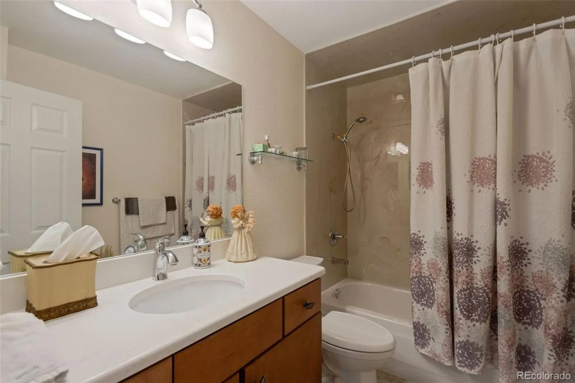 Property Slideshow image 13 of 15 | 14000 e linvale pl 610, Aurora, CO, 80014