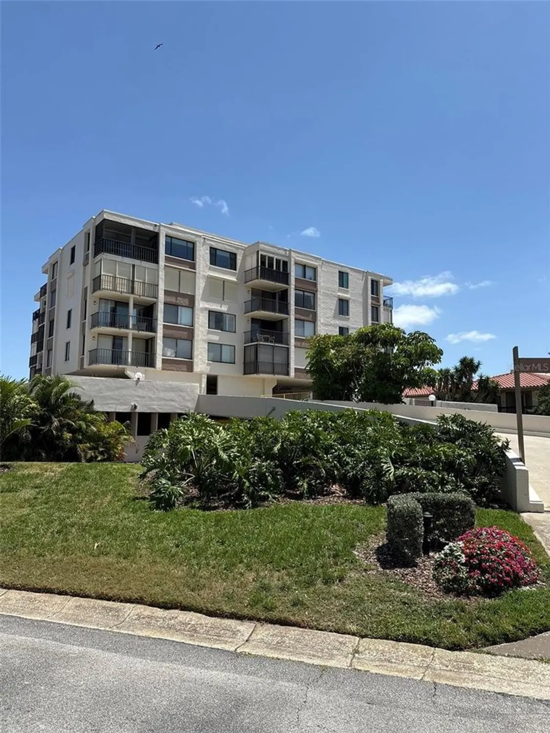 Property Slideshow image 1 of 32 | 6218 palma del mar blvd s apt 303, St Petersburg, FL, 33715