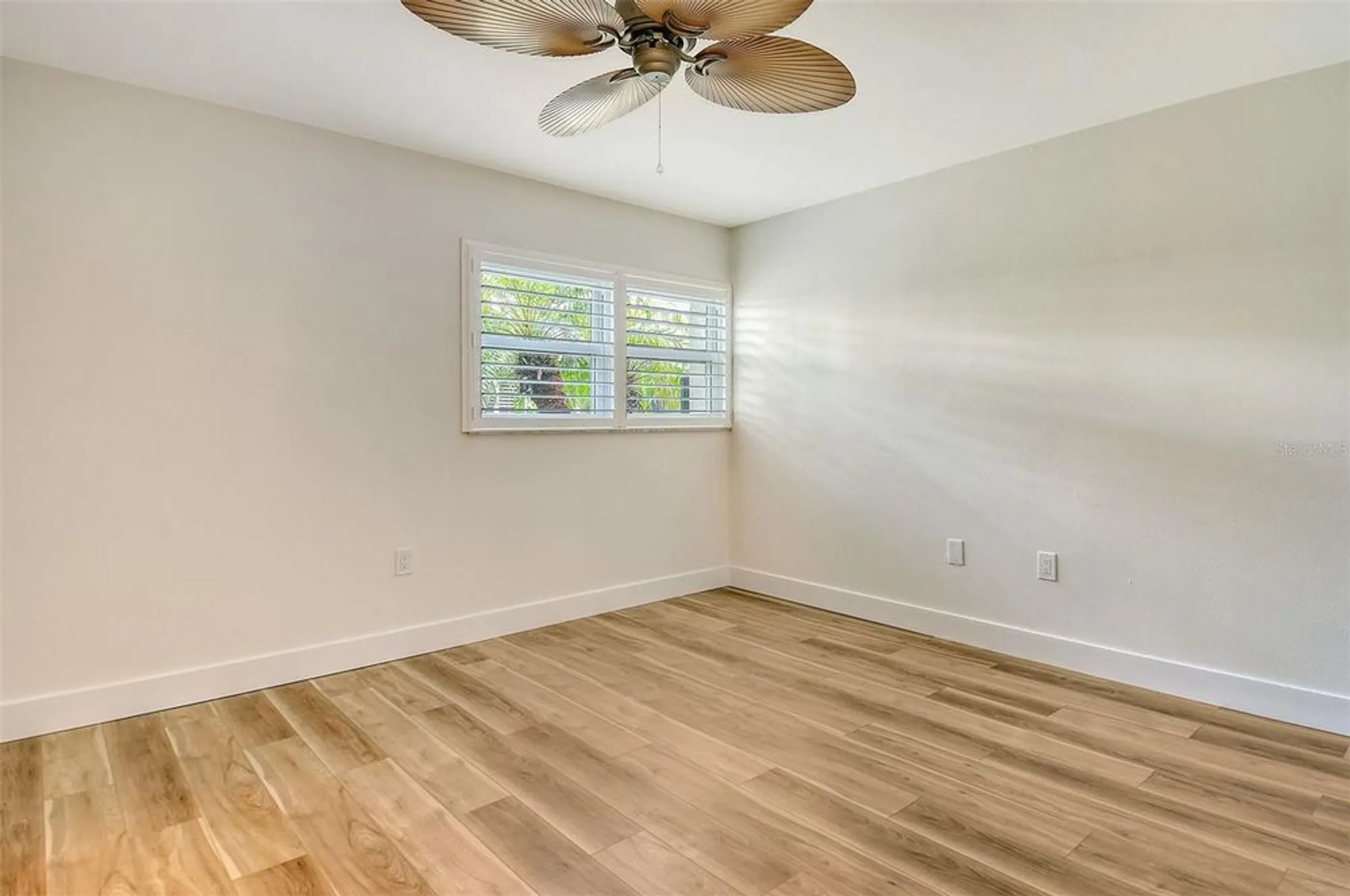 Property Slideshow image 24 of 65 | 119 whispering sands cir # v36, Sarasota, FL, 34242