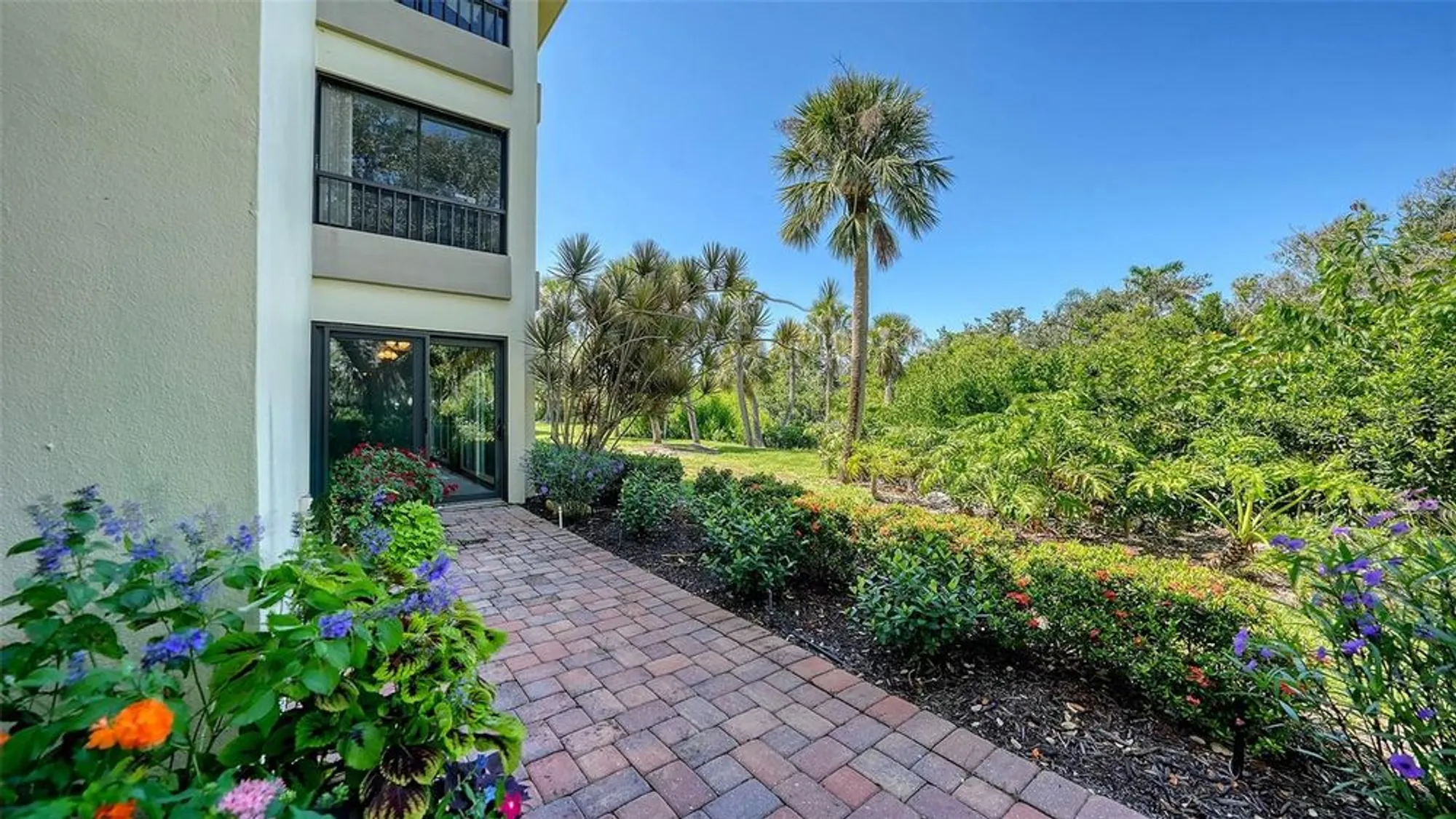 Property Slideshow image 21 of 91 | 225 hourglass way apt 103, Sarasota, FL, 34242