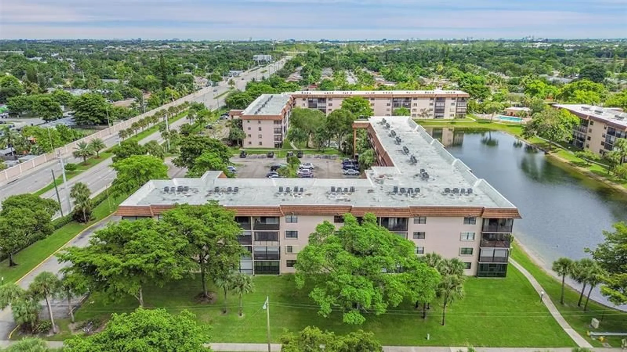 Property Slideshow image 38 of 64 | 4940 e sabal palm blvd apt 202, Tamarac, FL, 33319