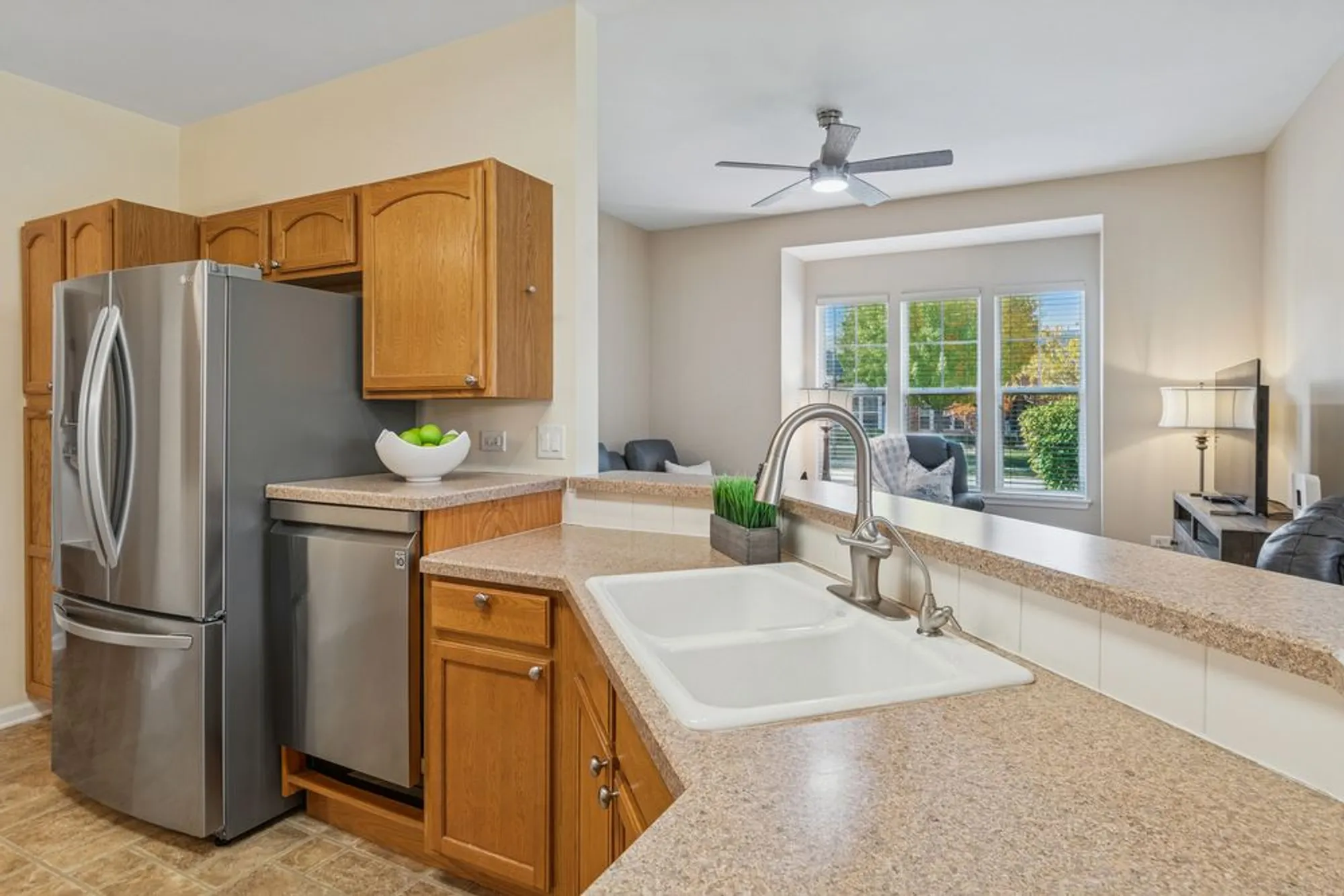 Property Slideshow image 8 of 38 | 2819 normandy cir, Naperville, IL, 60564